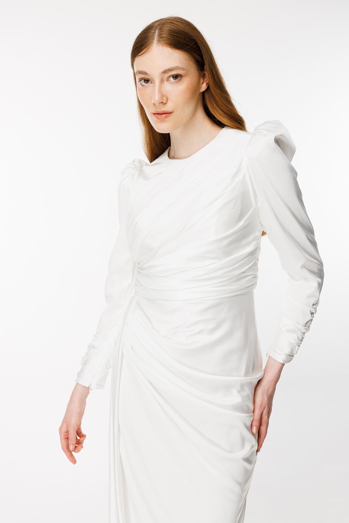 Drape Detaylı Kuyruklu Uzun Saten Abiye - EKRU