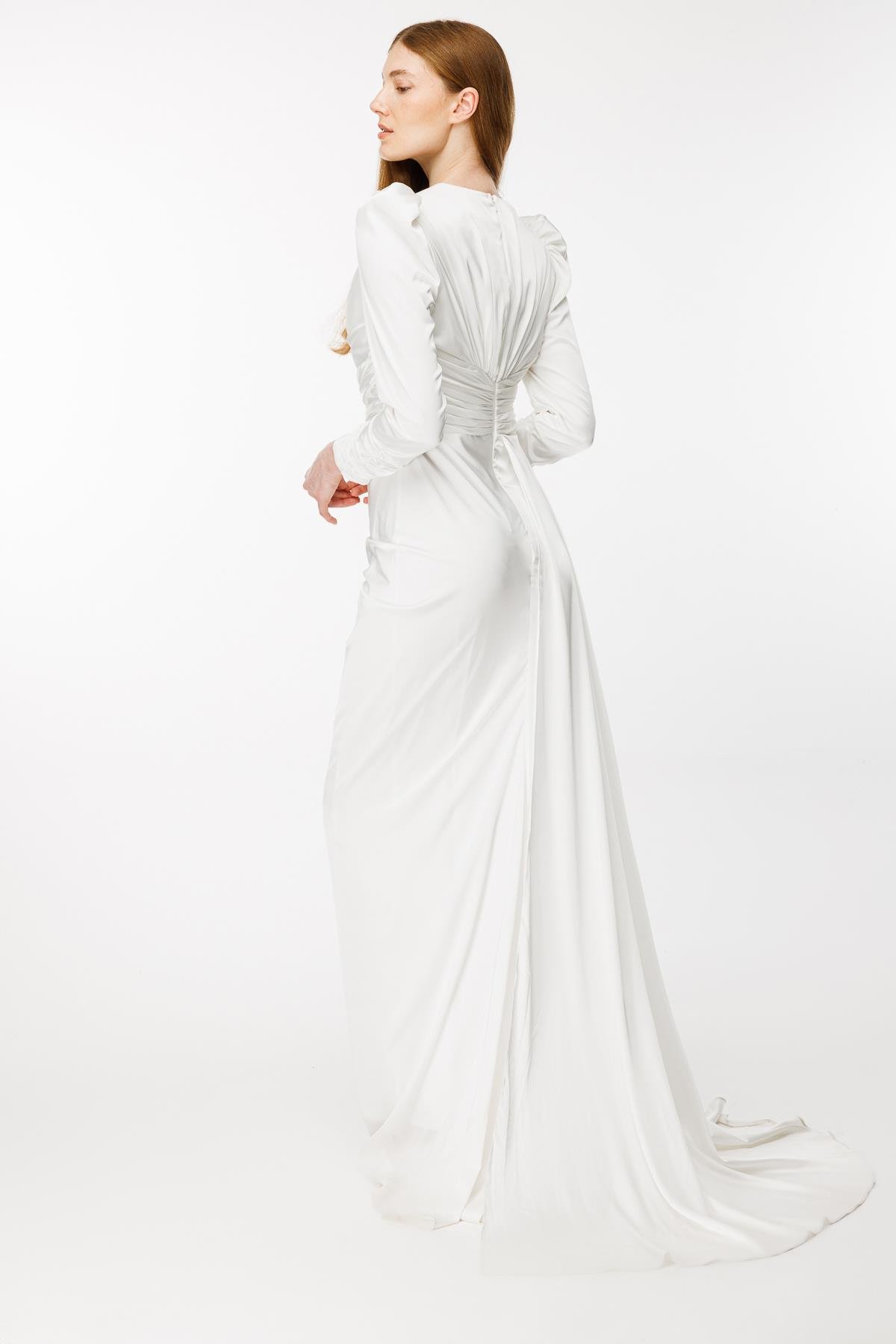 Drape Detaylı Kuyruklu Uzun Saten Abiye - EKRU