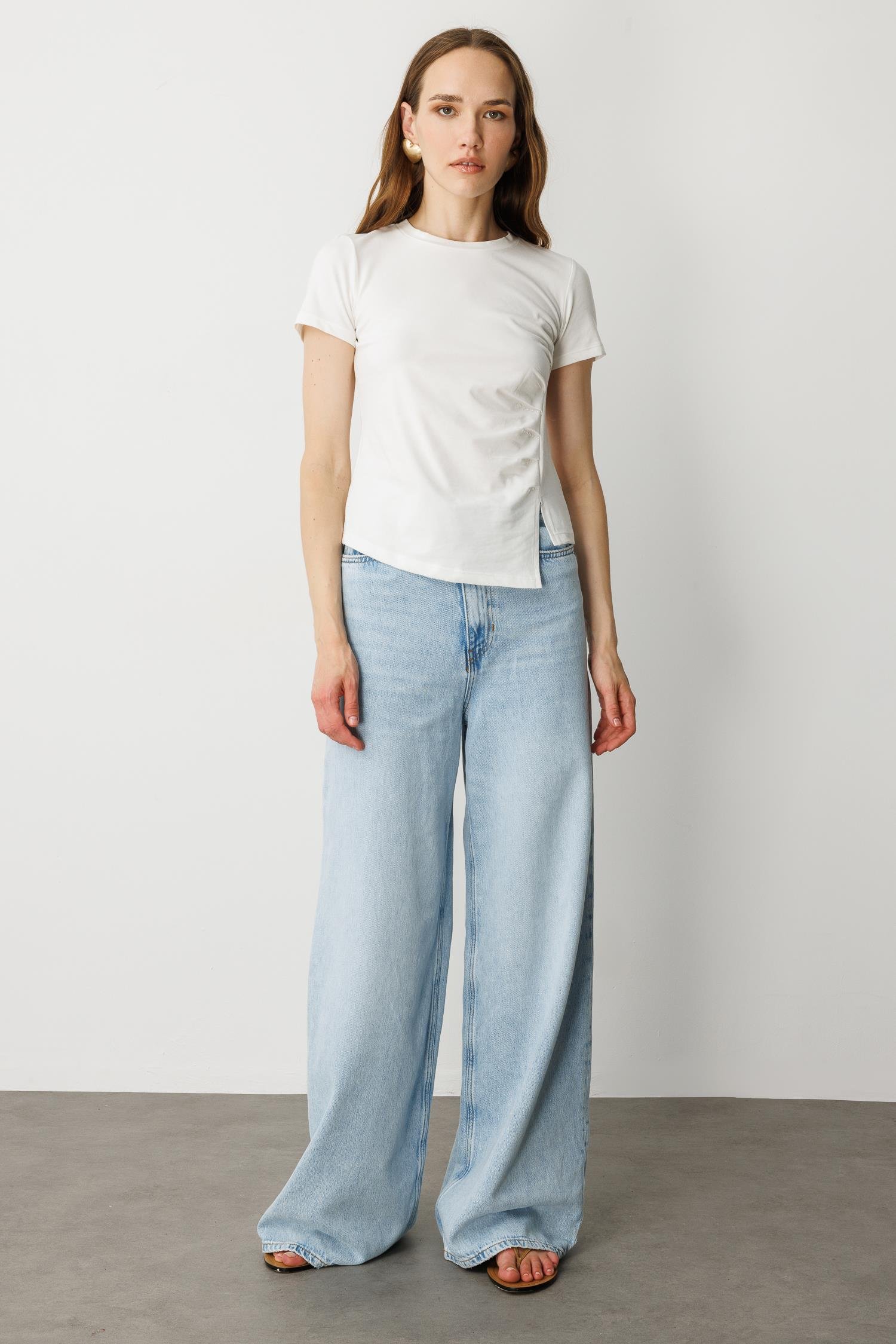 Drape Detaylı Taşlı Tişört-KEMIK