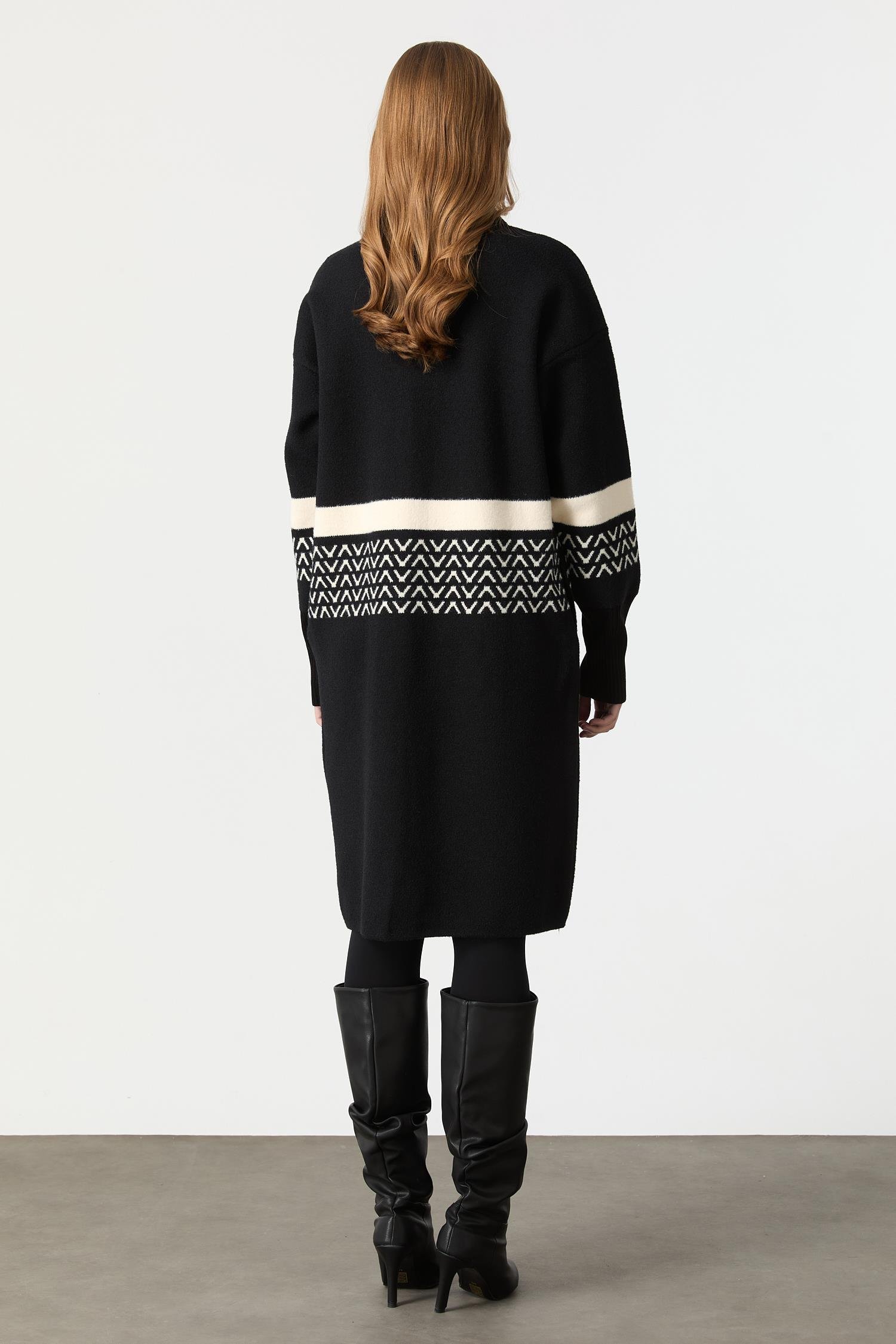 Düğme Detaylı Desenli Uzun Hırka-SİYAH