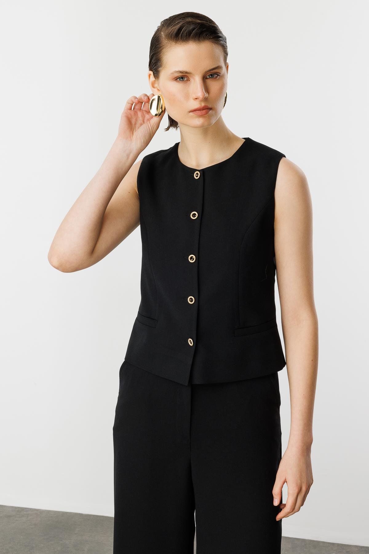 Düğme Detaylı Krep Yelek-SİYAH