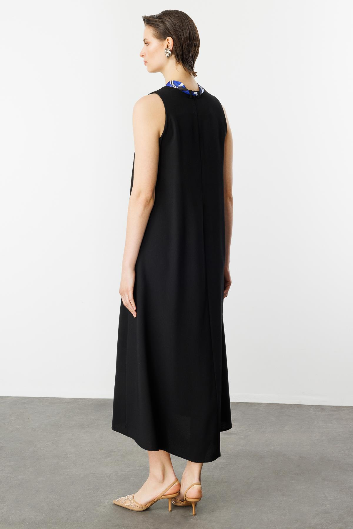 Fular Detay V yaka Uzun Elbise-SİYAH