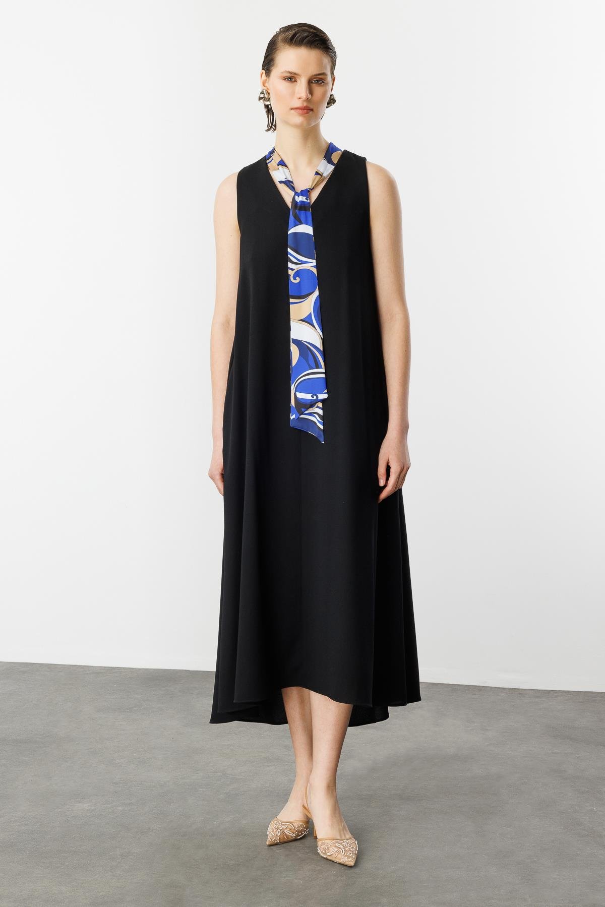 Fular Detay V yaka Uzun Elbise-SİYAH