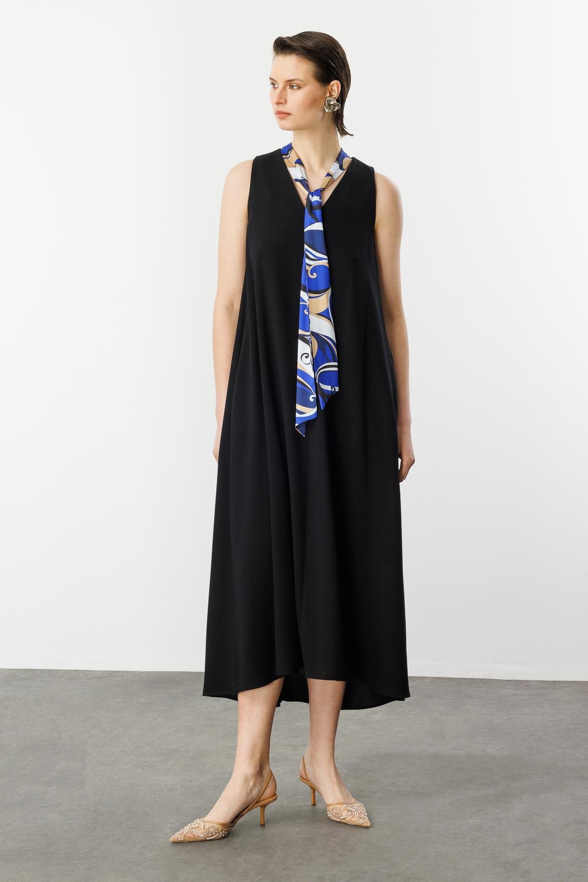 Fular Detay V yaka Uzun Elbise-SİYAH