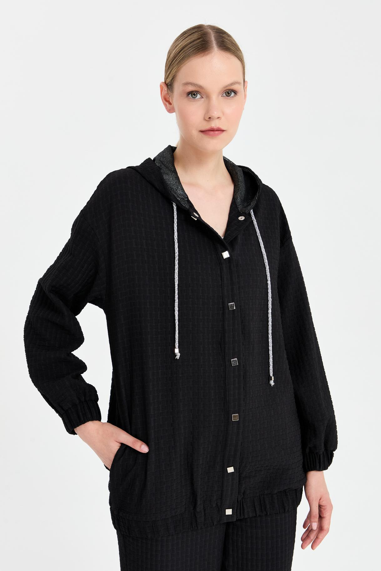 Gold İp ve Düğme Detaylı Kapüşonlu Ceket - SİYAH