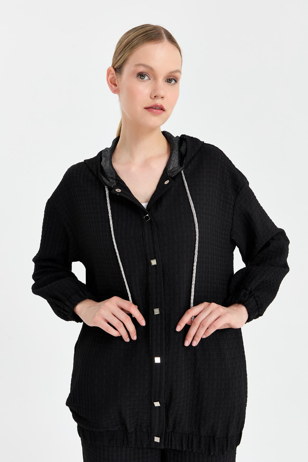 Gold İp ve Düğme Detaylı Kapüşonlu Ceket - SİYAH