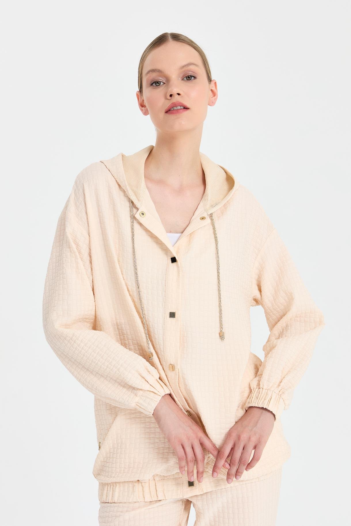 Gold İp ve Düğme Detaylı Kapüşonlu Ceket - BEJ