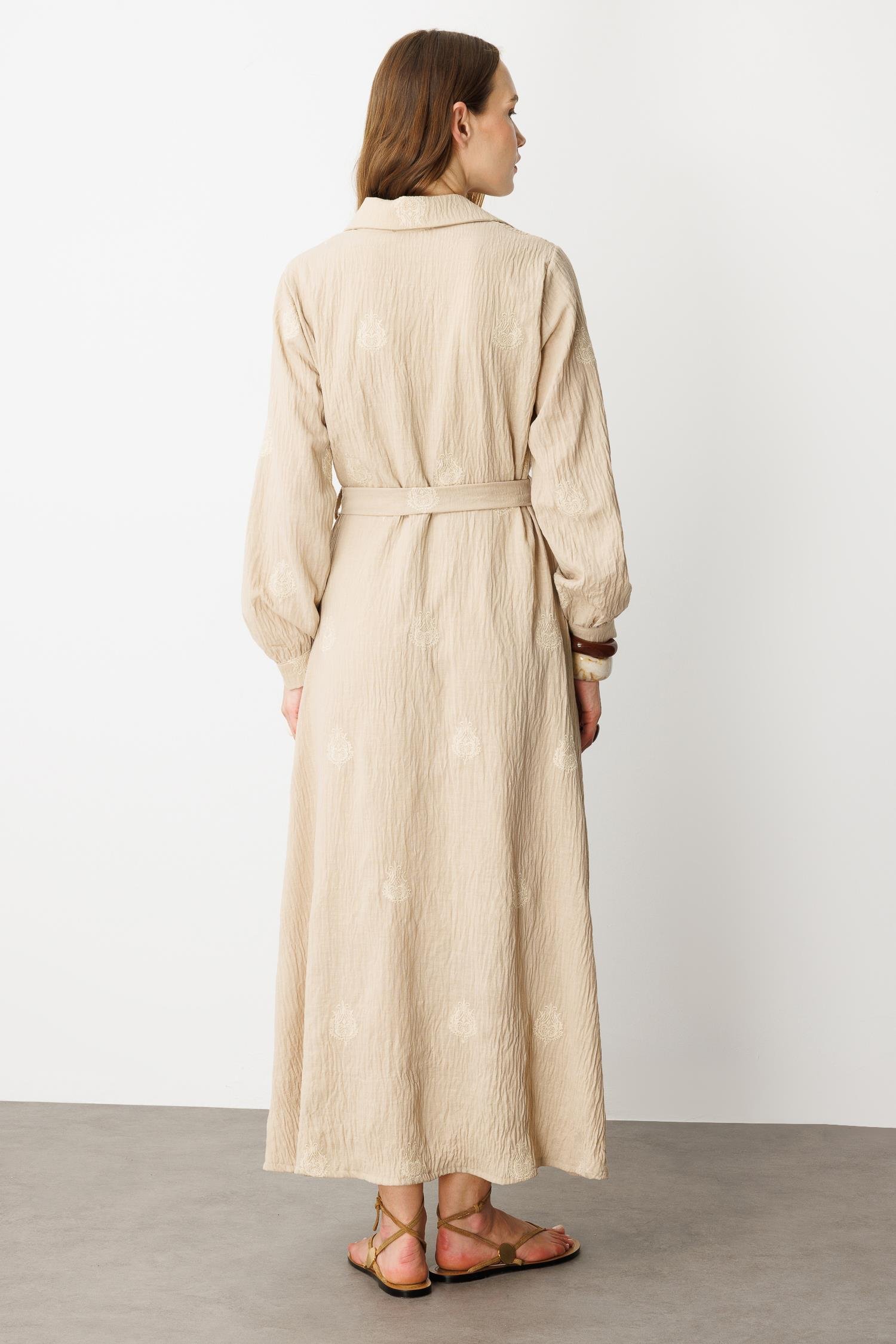 İşleme Detay Kuşaklı Uzun Elbise-BEJ