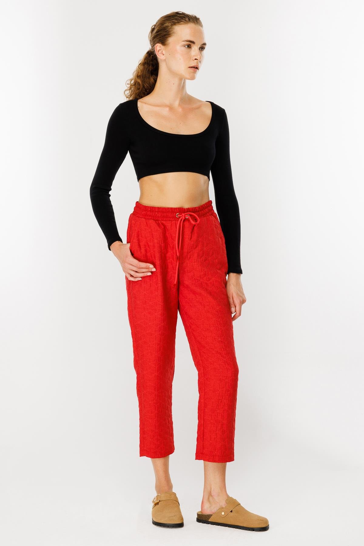 Kapitone Desenli Beli Lastikli Pantolon - KIRMIZI