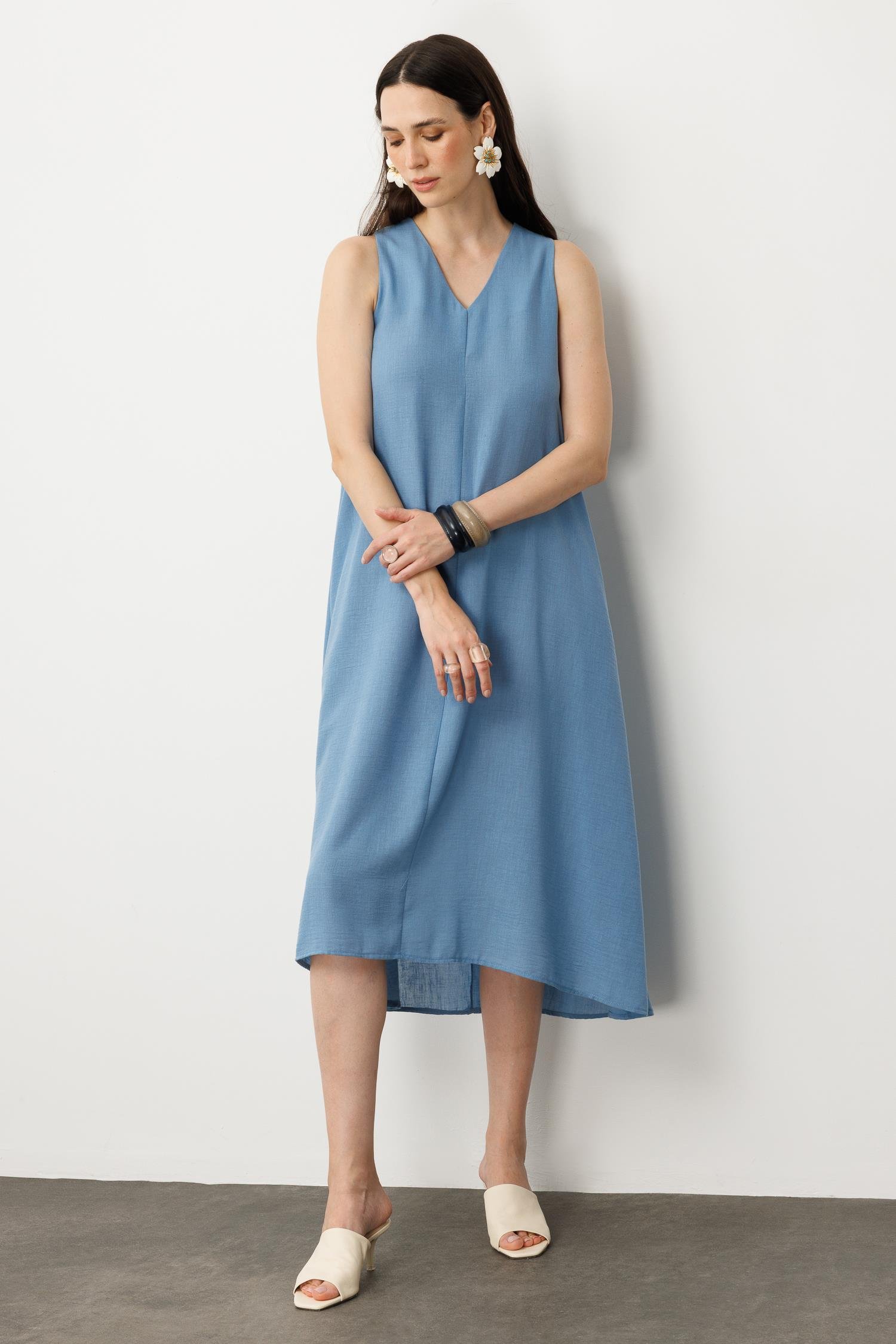 Kolsuz V Yaka Rahat Kesim Elbise-MAVİ