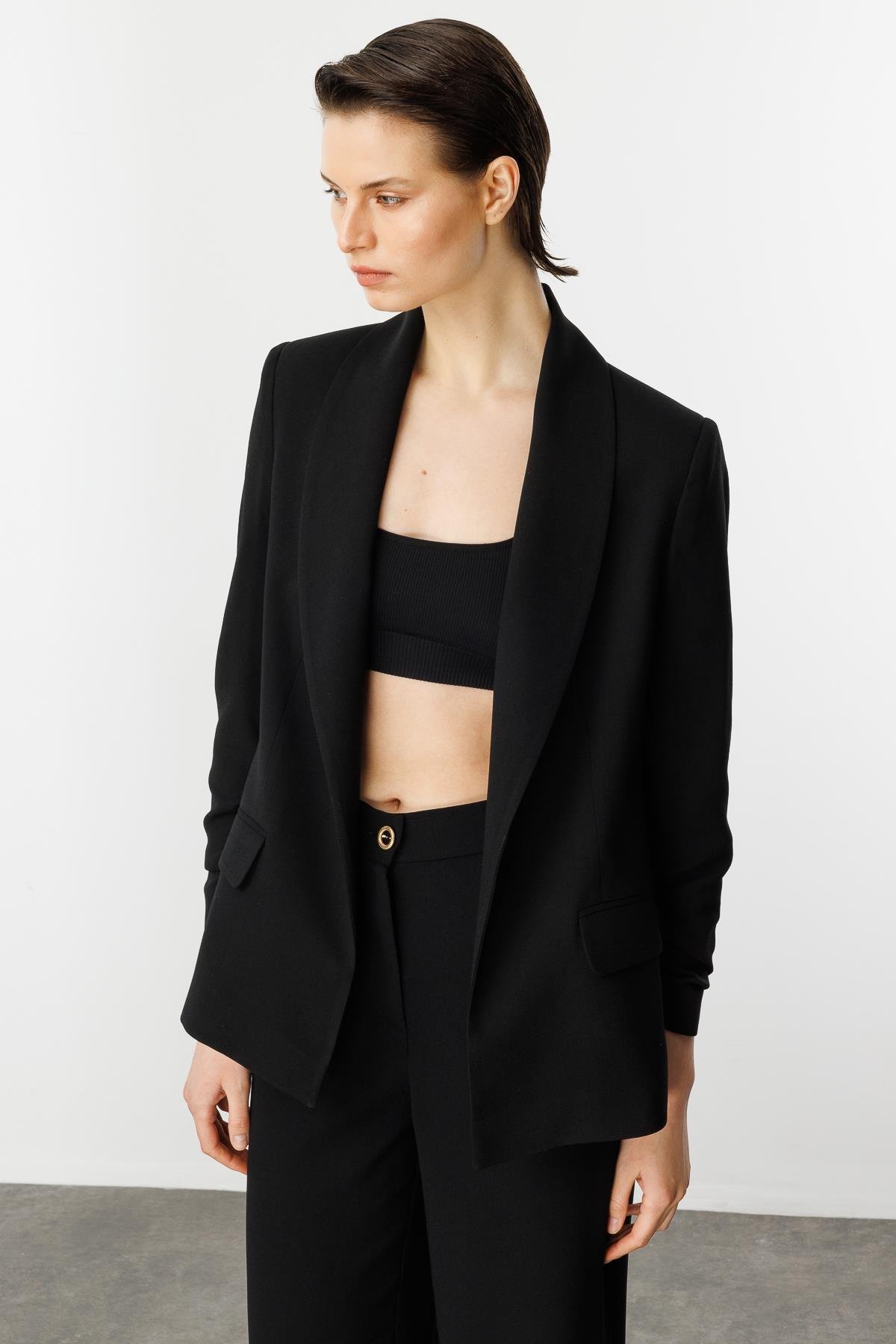 Kolu Büzgülü Cep Detaylı Ceket-SİYAH