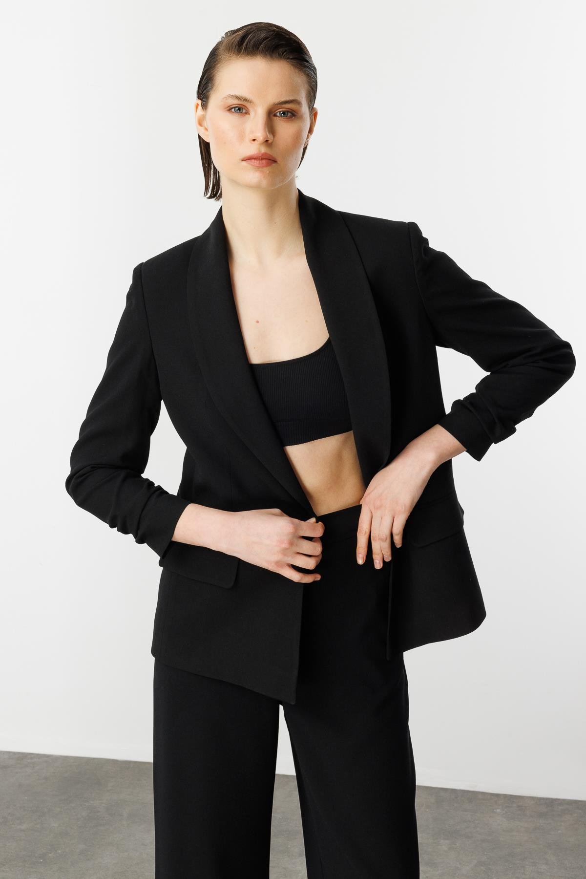 Kolu Büzgülü Cep Detaylı Ceket-SİYAH