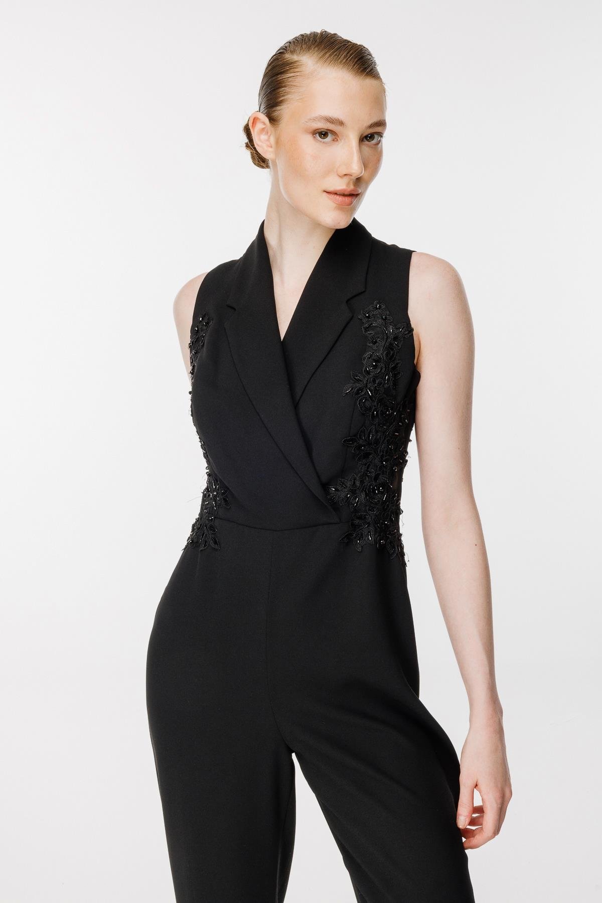 Kruvaze Yaka Güpür Detaylı Abiye Tulum - SİYAH