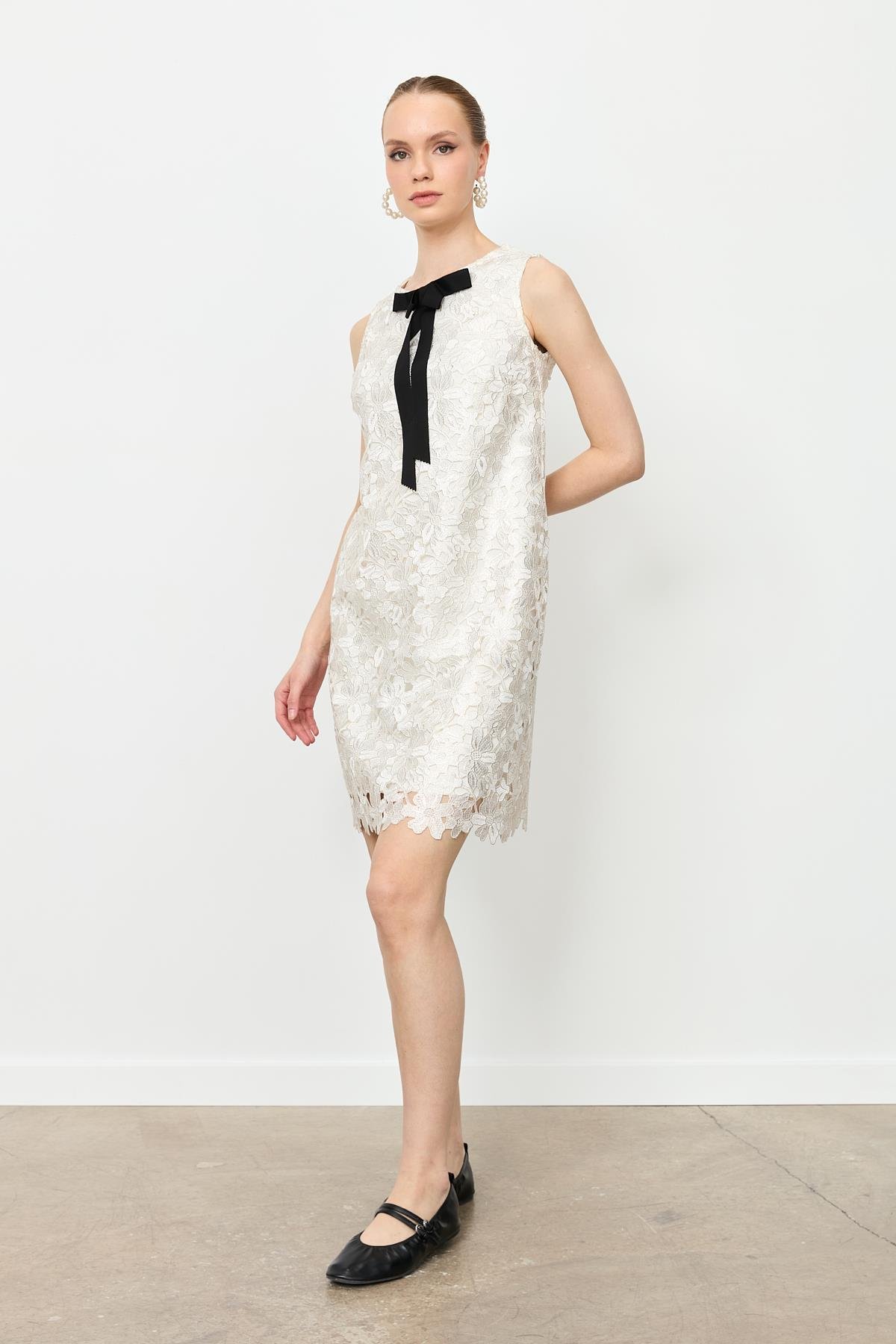 Kurdele Detaylı Dantel Elbise-KEMIK