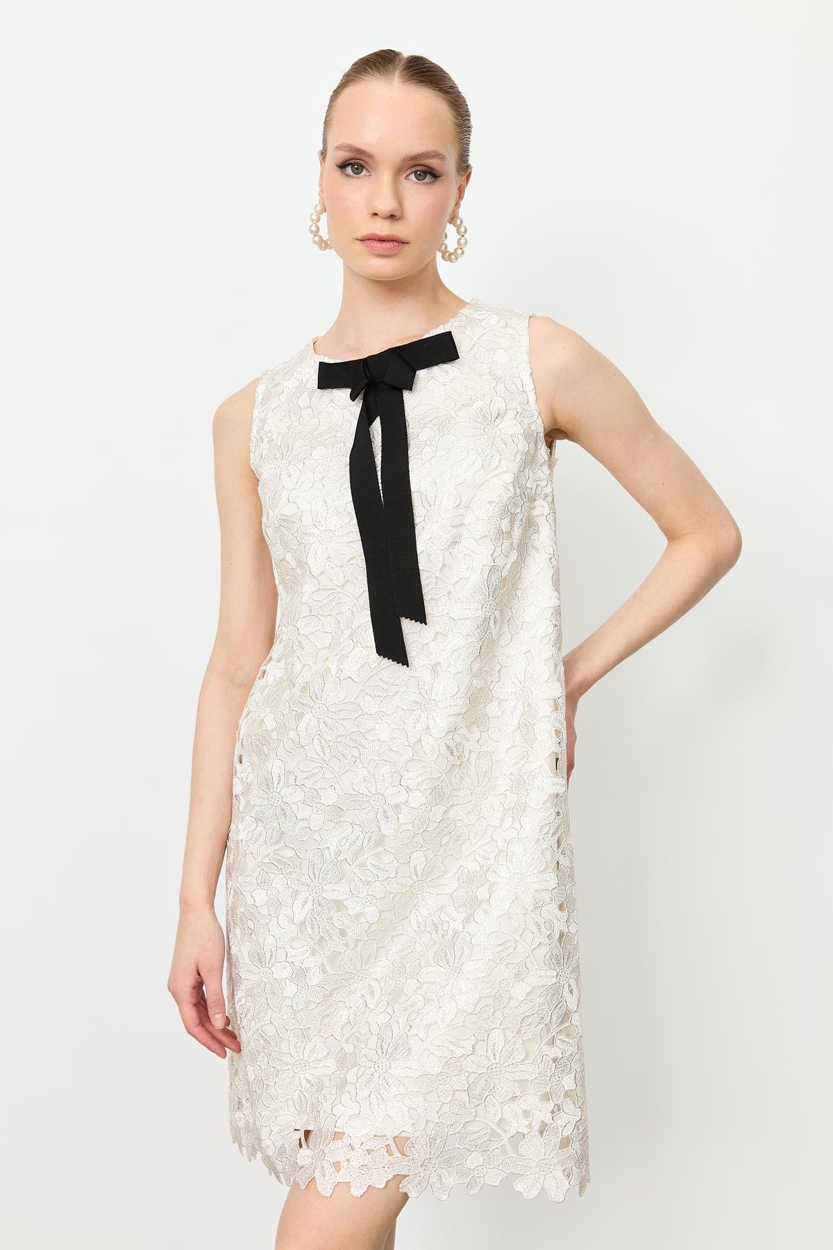 Kurdele Detaylı Dantel Elbise-KEMIK