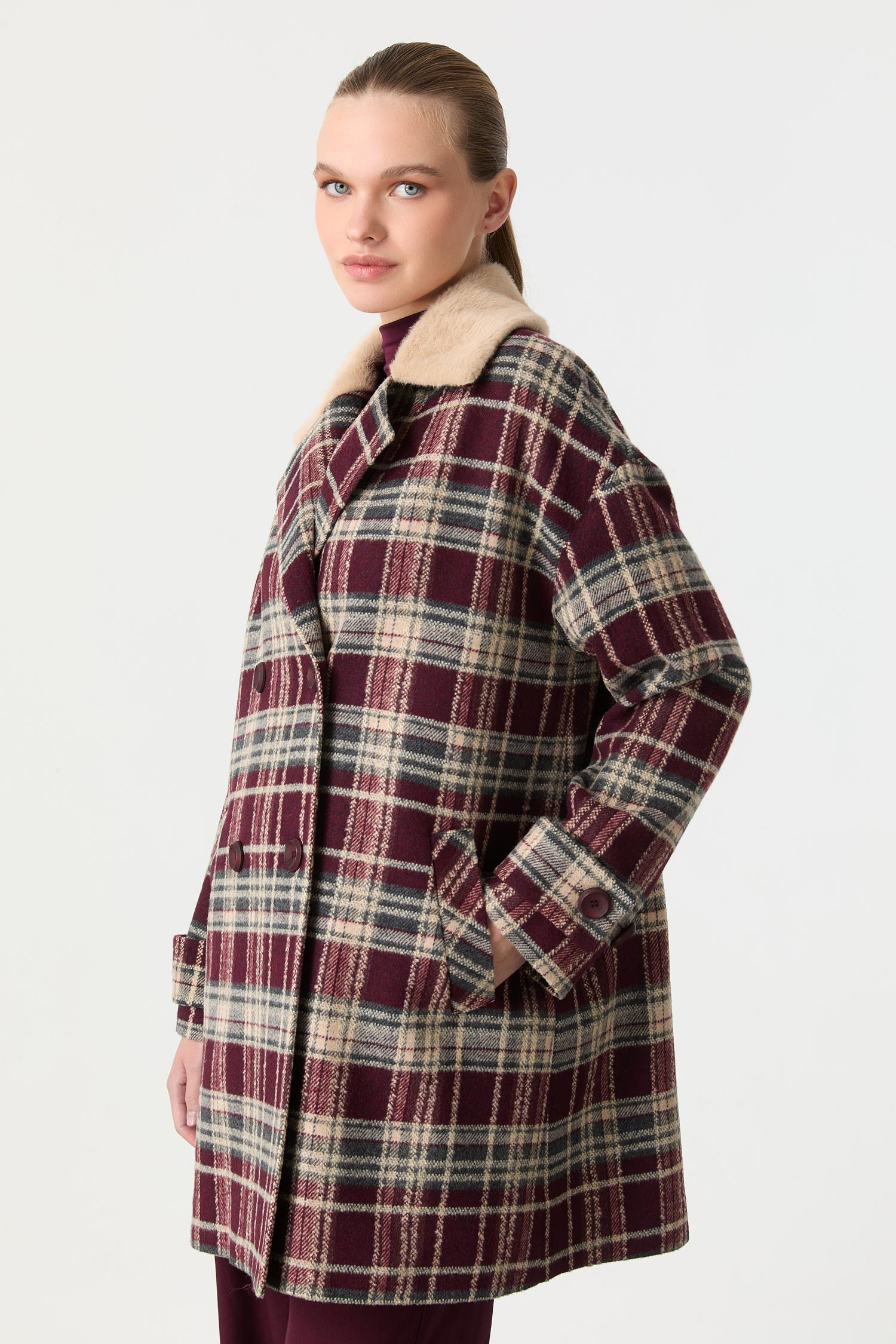 Kürk Yaka Detaylı Ekose Kaşe Kaban-BORDO