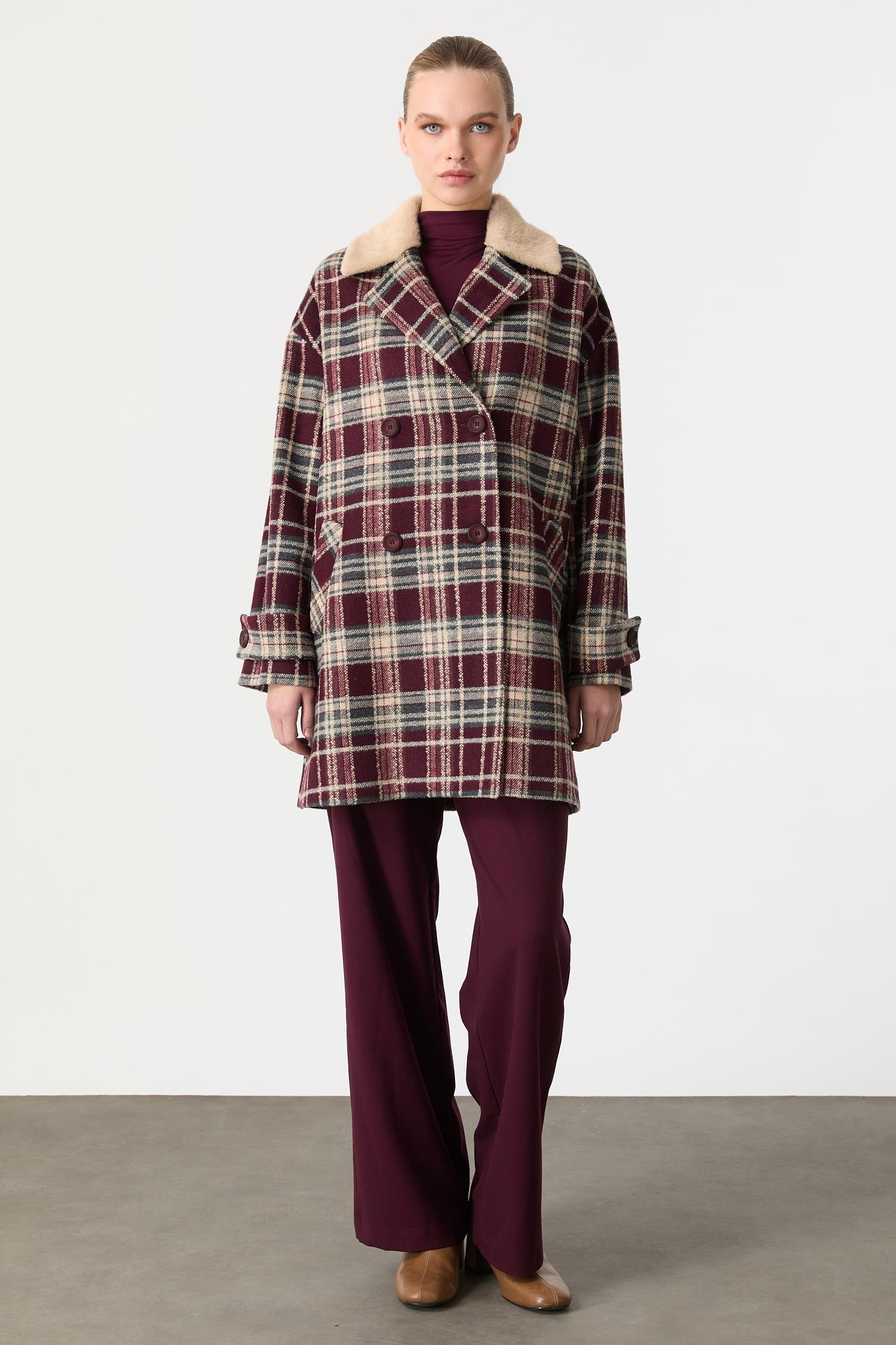 Kürk Yaka Detaylı Ekose Kaşe Kaban-BORDO