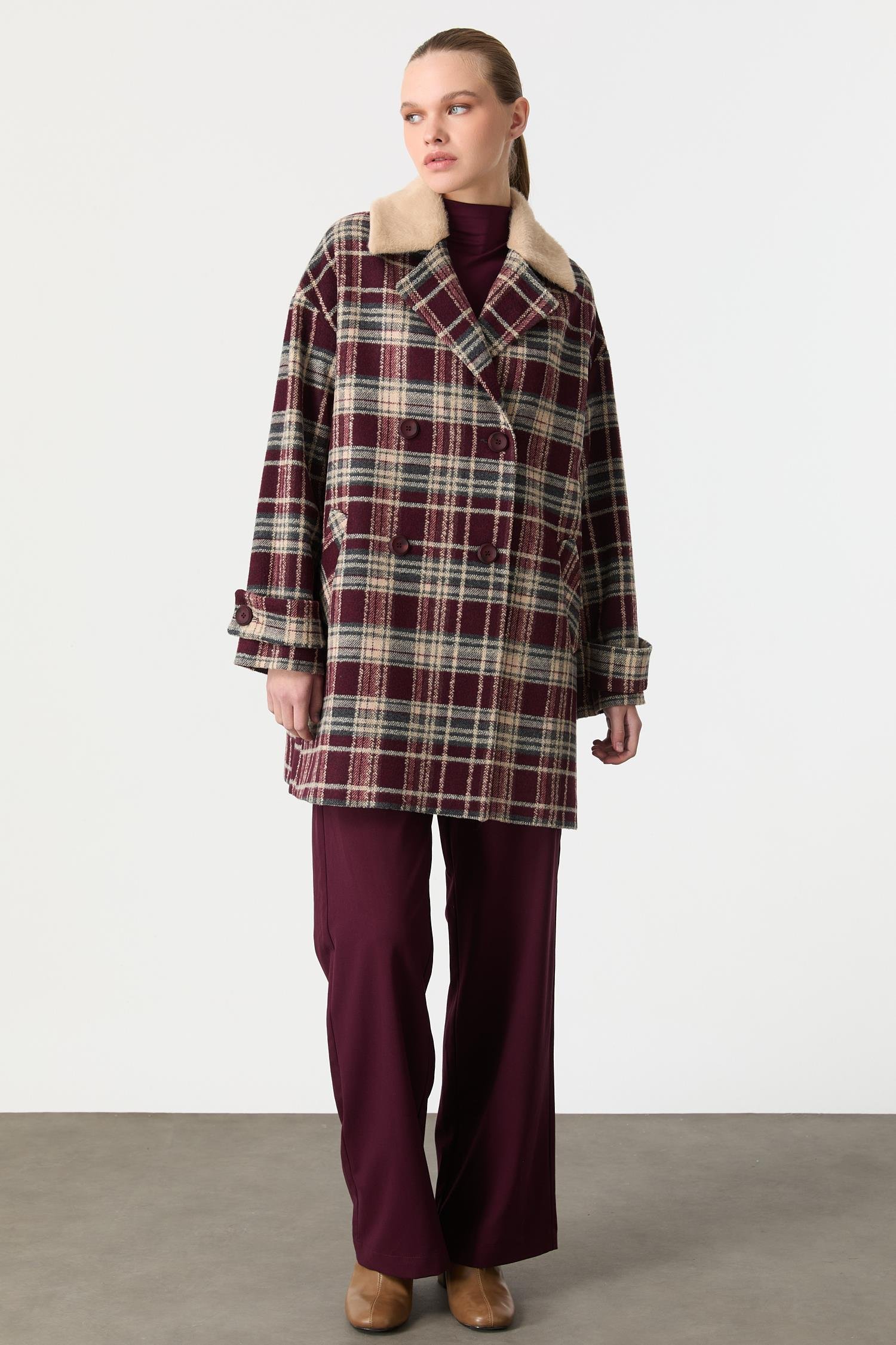 Kürk Yaka Detaylı Ekose Kaşe Kaban-BORDO