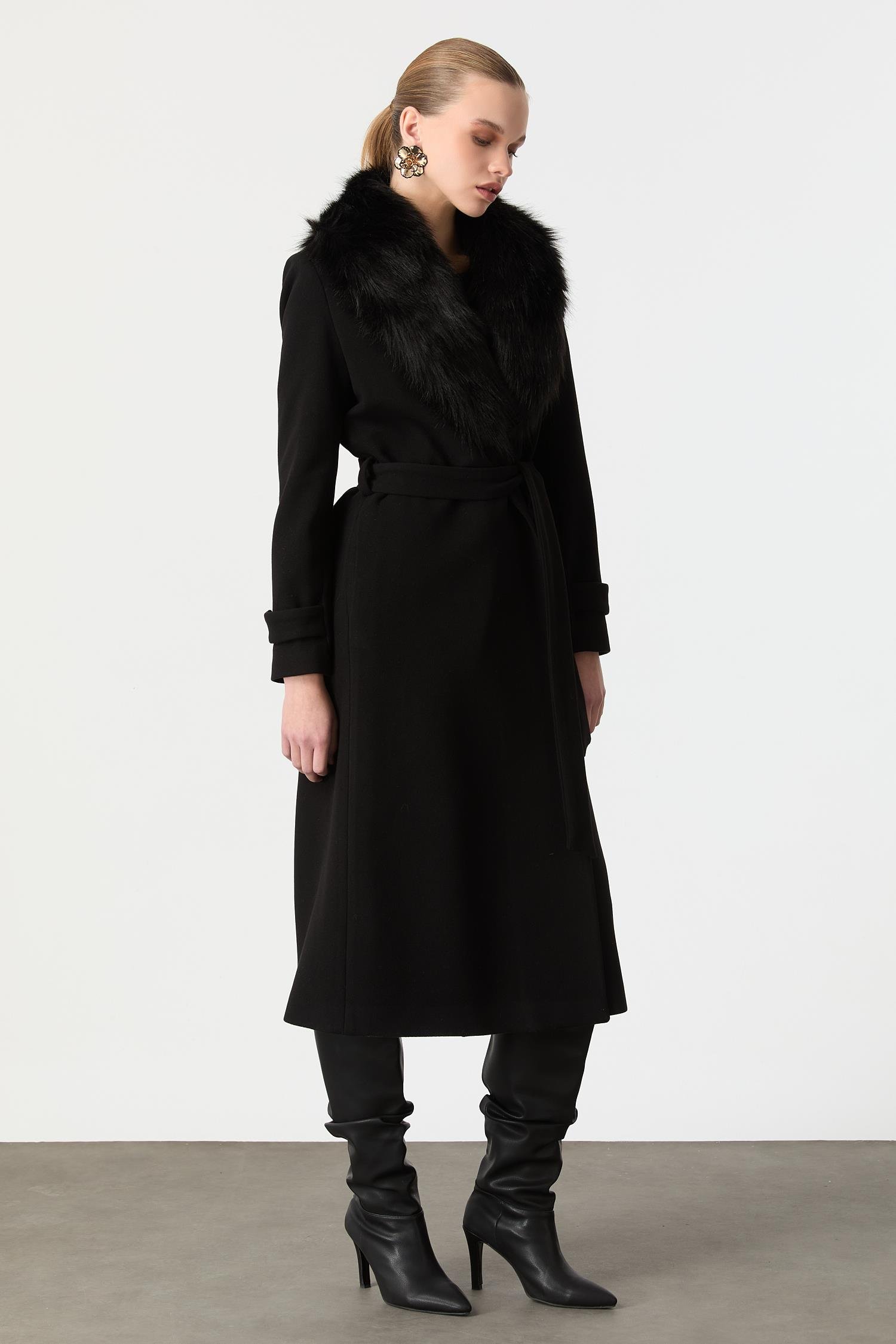 Kürk Yaka Detaylı Kaşe Kaban-SİYAH