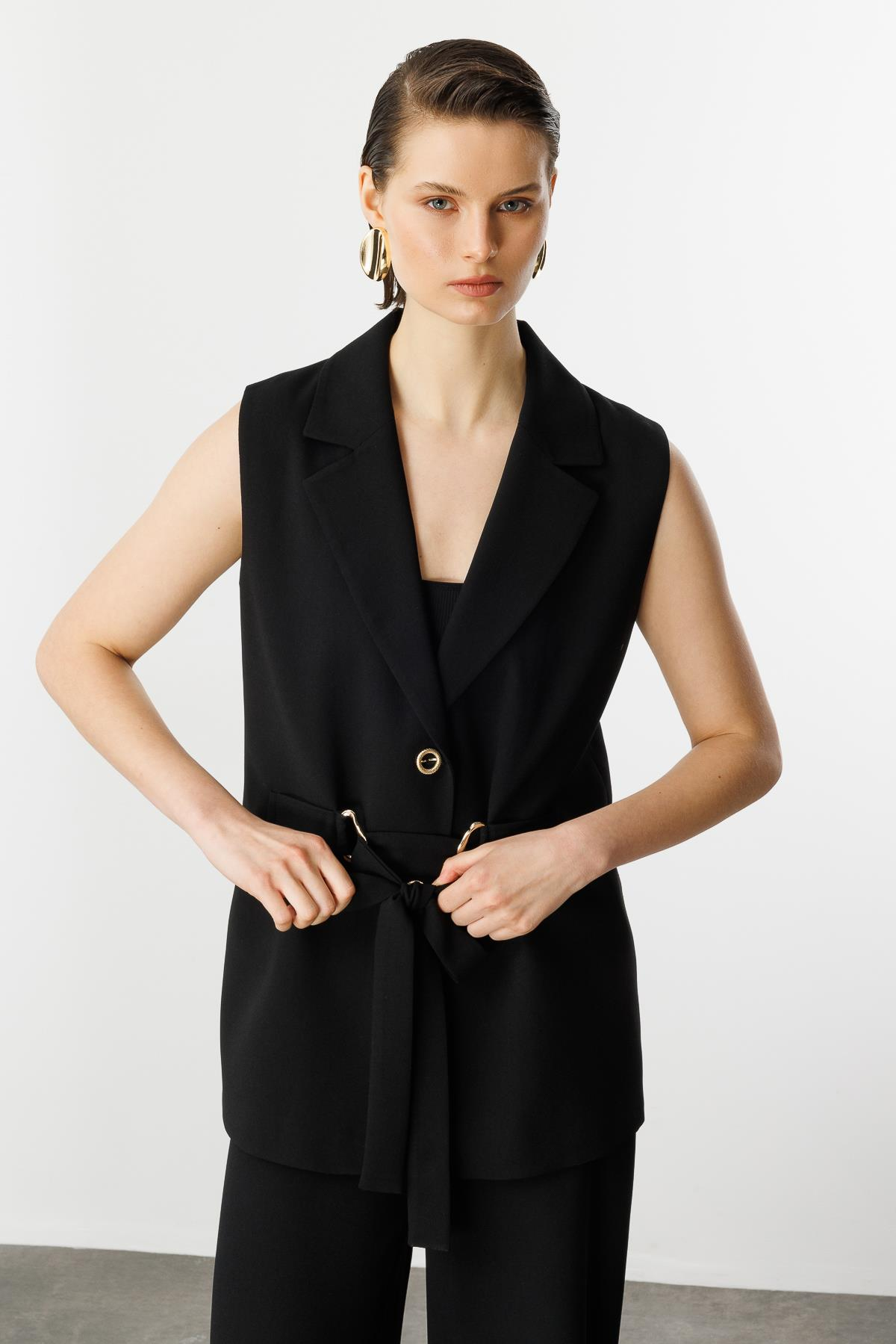 Kuşak Detaylı Krep Yelek-SİYAH