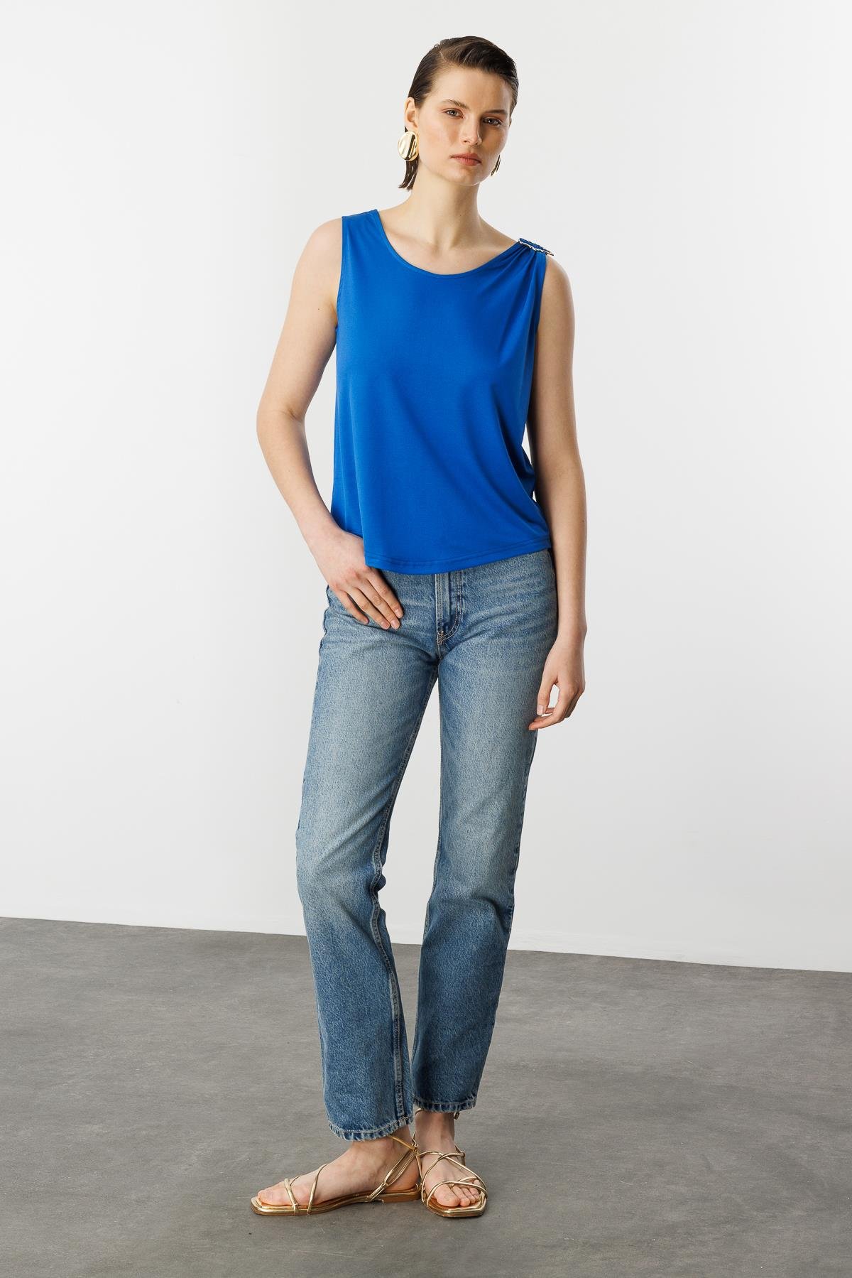 Metal Aksesuarlı Kolsuz Bluz-SAX