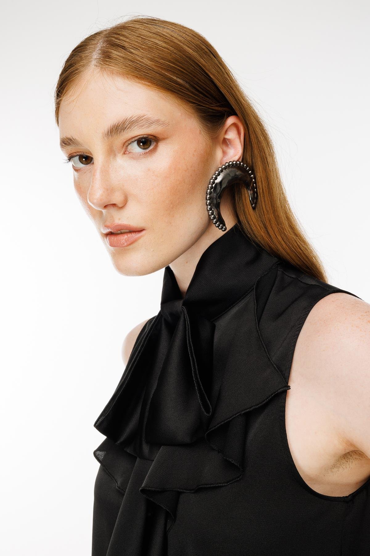 Önü Fular Detaylı Saten Bluz - SİYAH