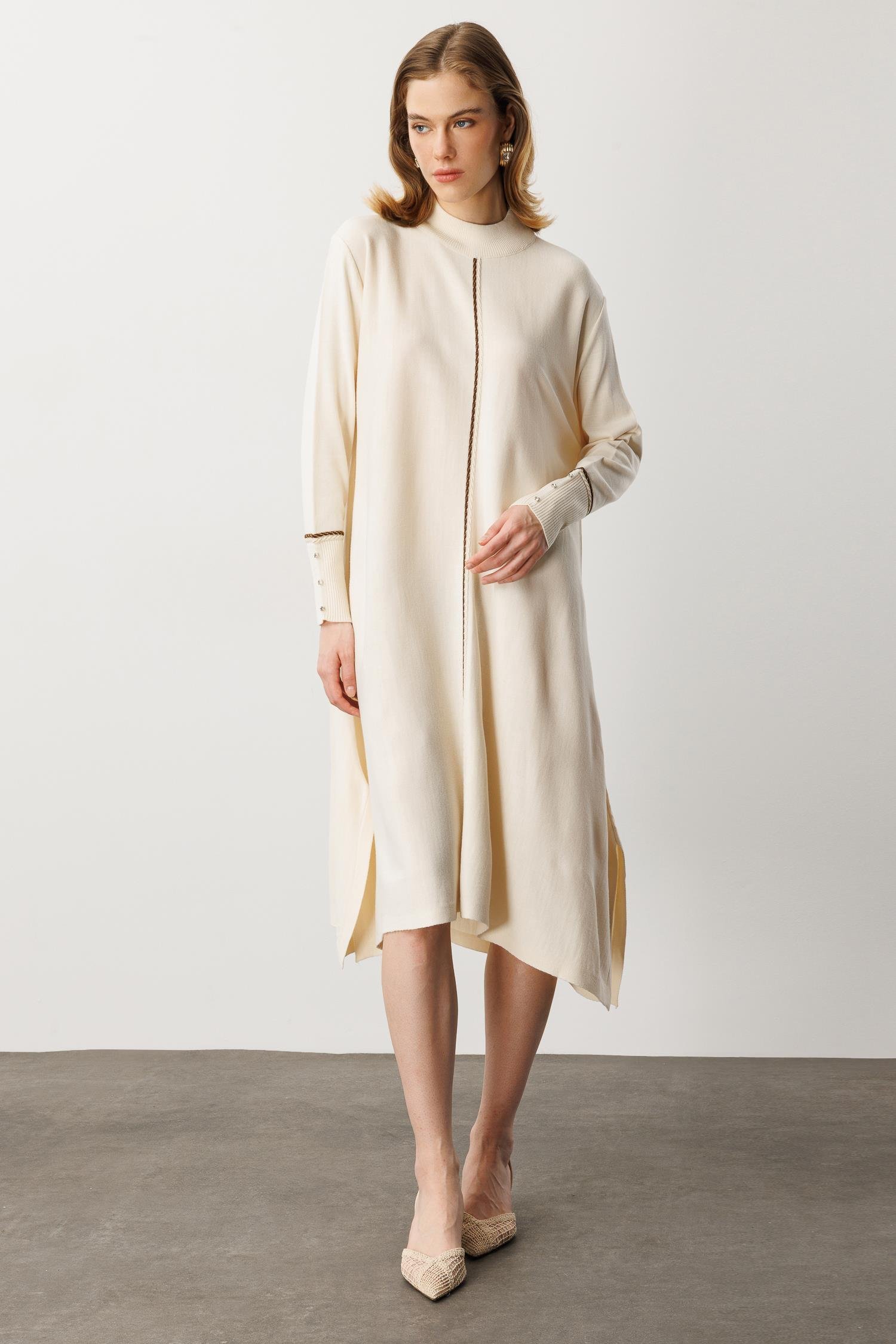 Önü Simli Şerit Detaylı Triko Elbise-KREM