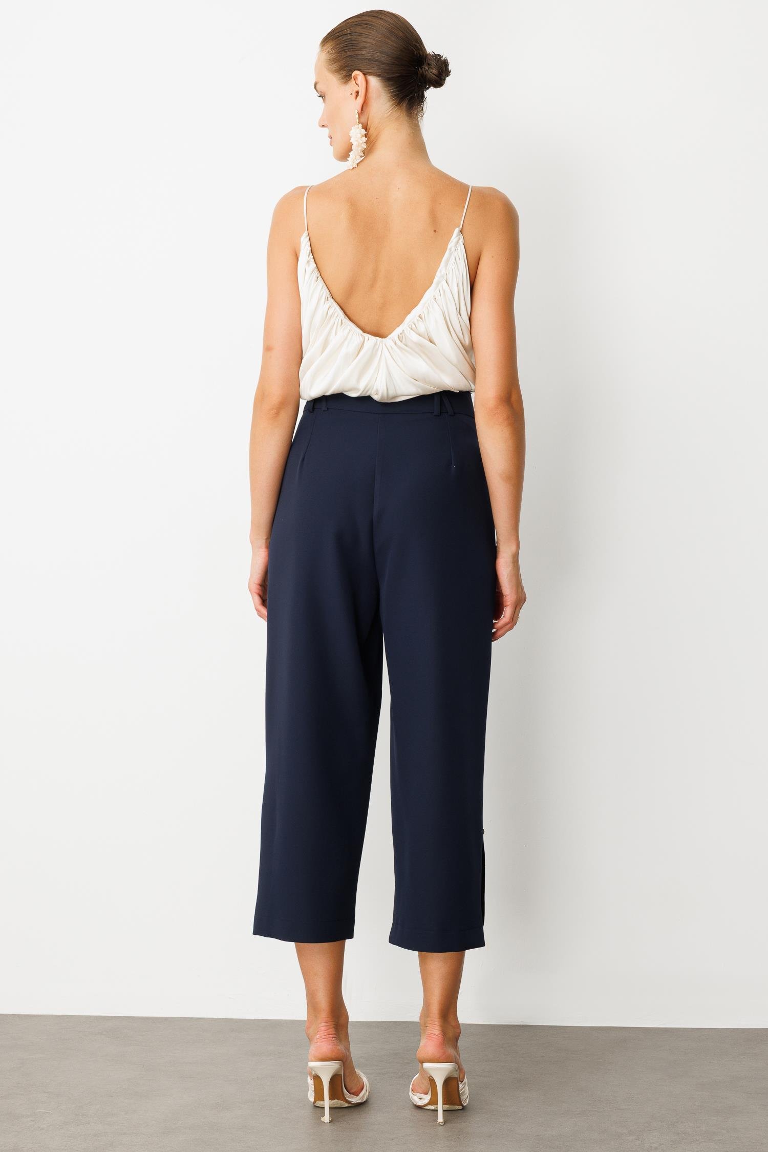 Paçası Düğme Detaylı Pantolon-LACI