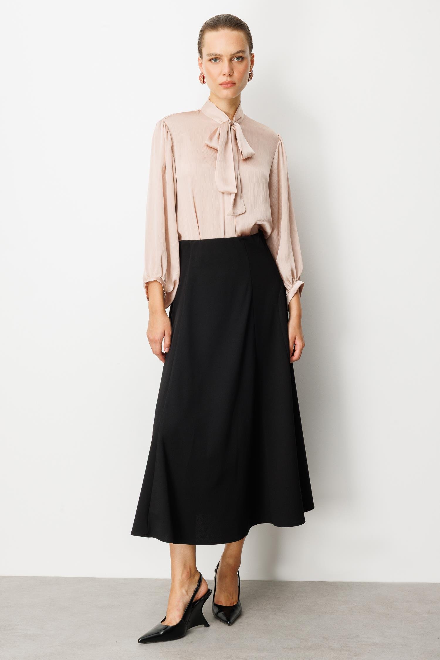 Parça Detaylı Kloş Etek-SİYAH