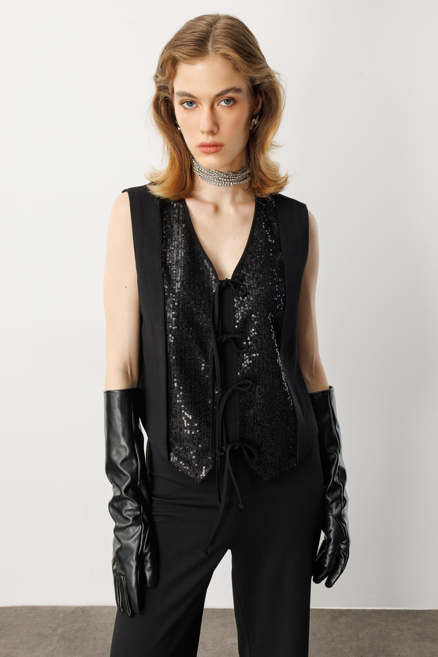 Payet İşlemeli Krep Yelek-SİYAH