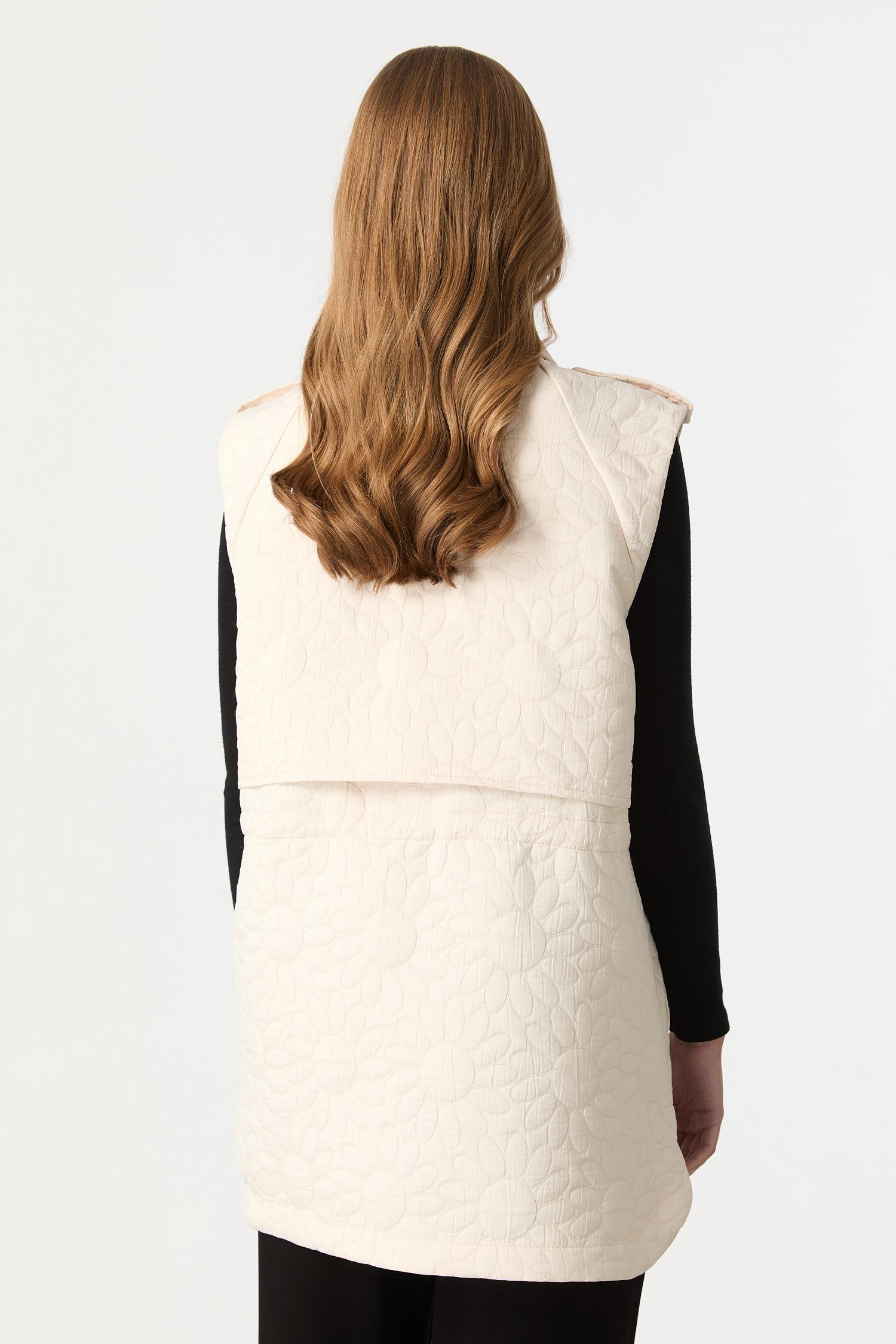 Pelerin Detaylı Kapitone Yelek-KREM