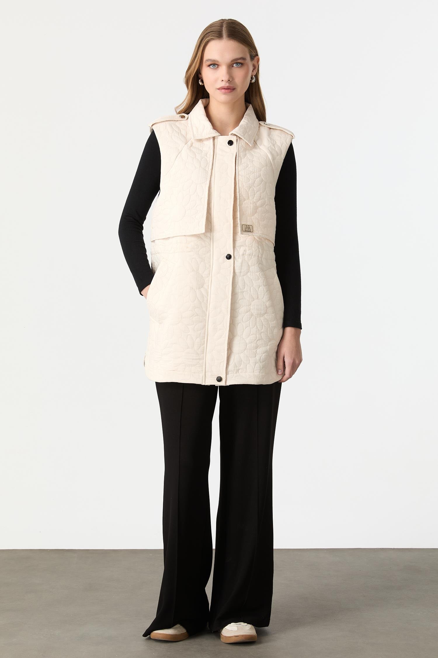 Pelerin Detaylı Kapitone Yelek-KREM