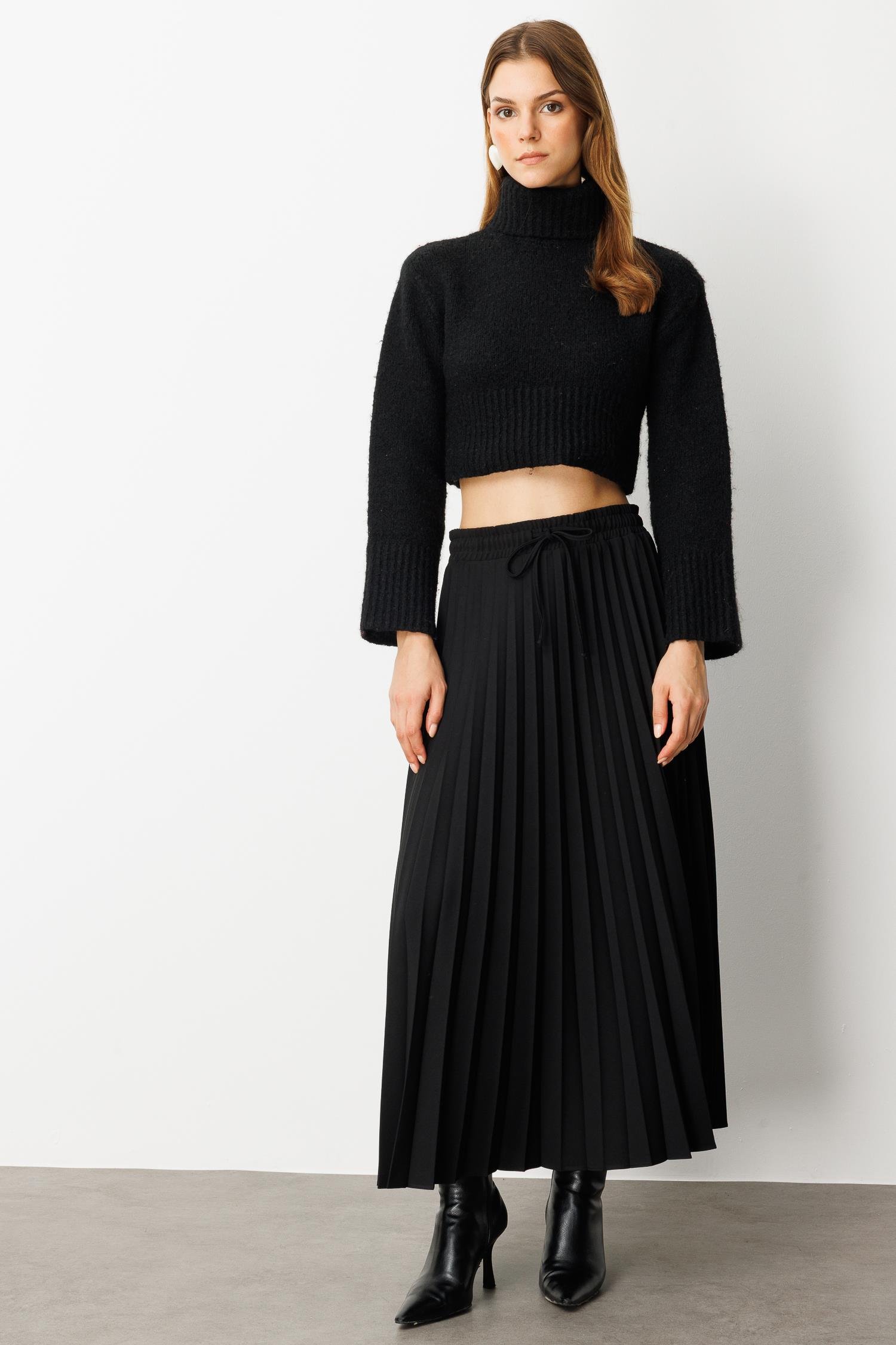 Pileli Krep Etek-SİYAH