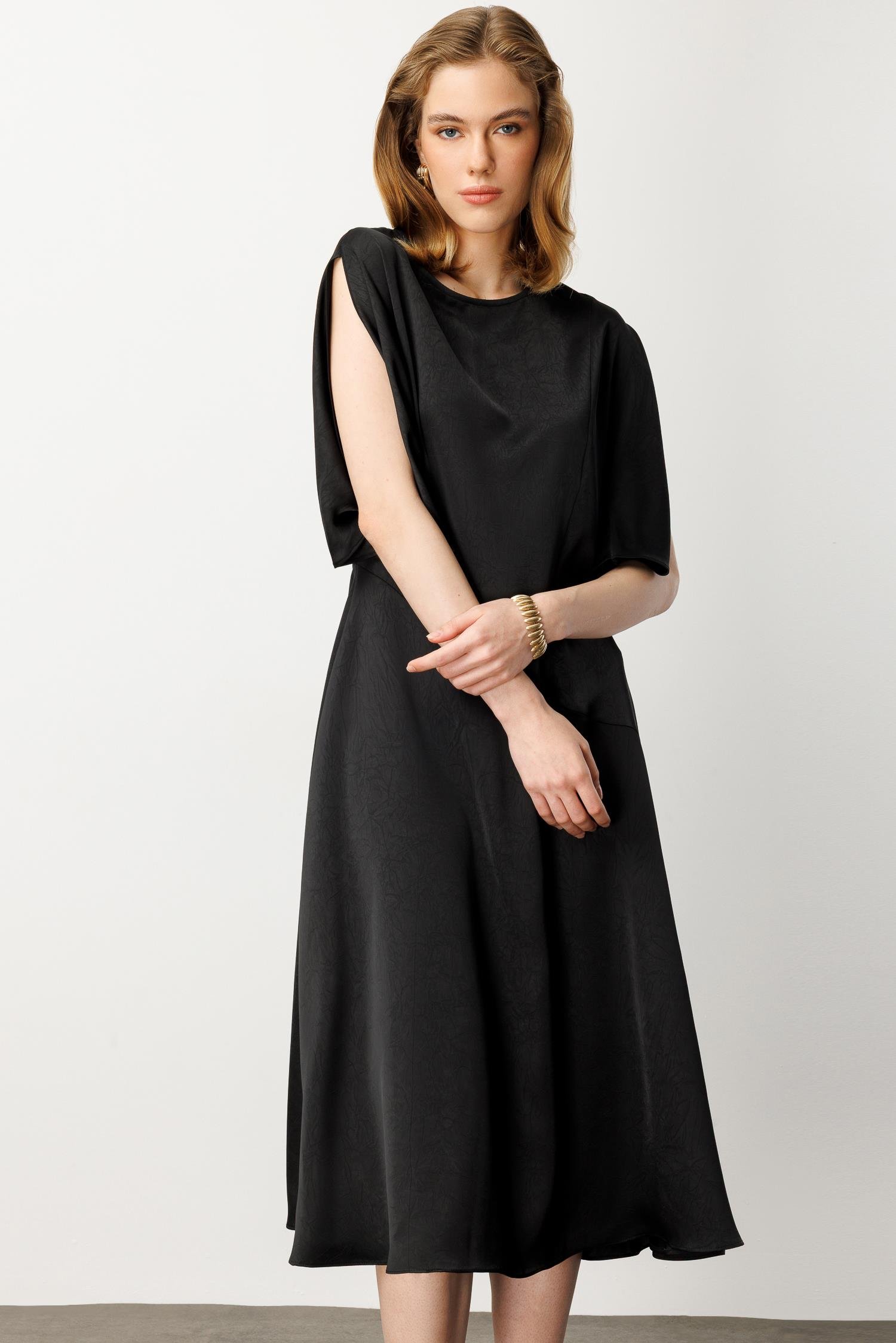 Saten Görünüm Kol Detaylı Elbise-SİYAH