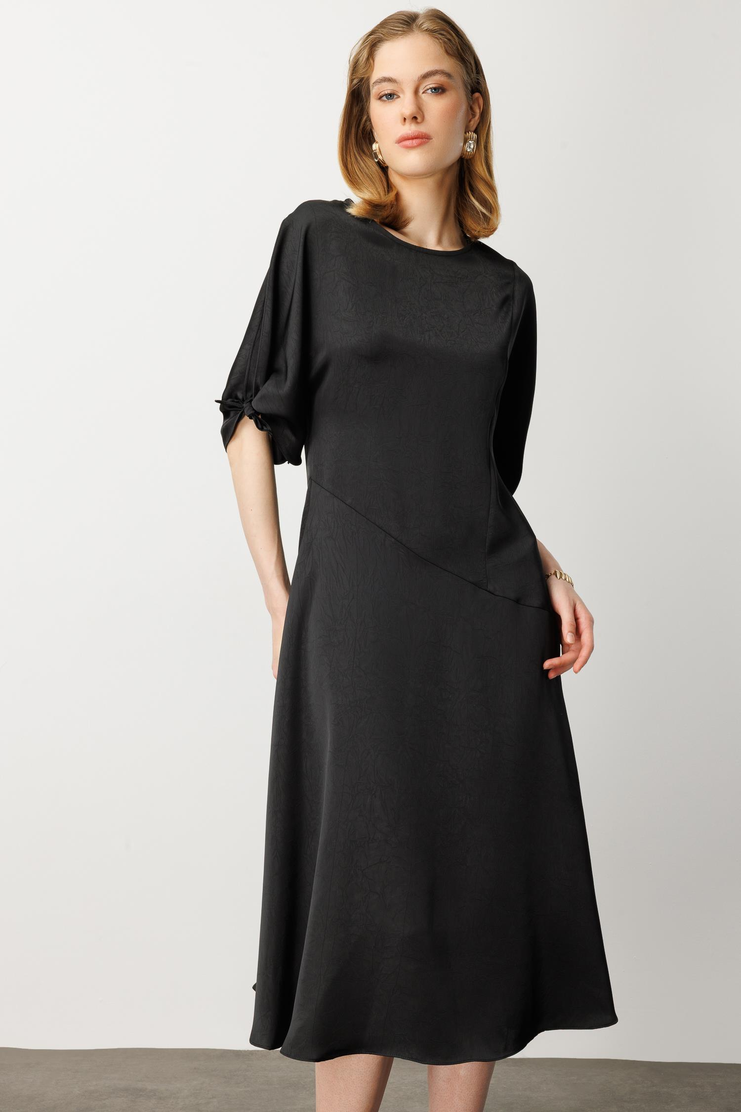 Saten Görünüm Kol Detaylı Elbise-SİYAH