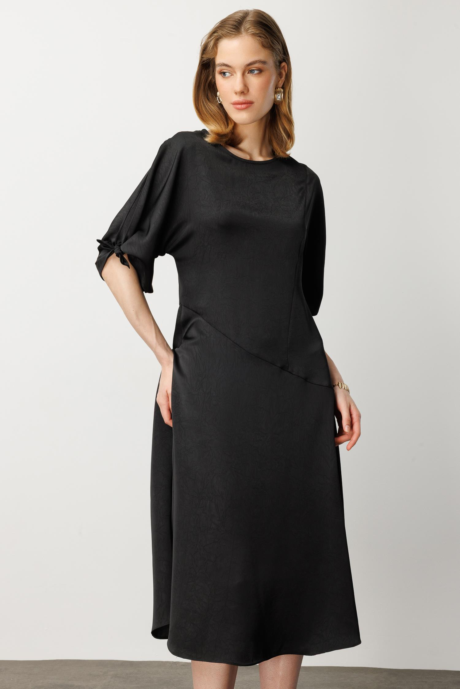 Saten Görünüm Kol Detaylı Elbise-SİYAH