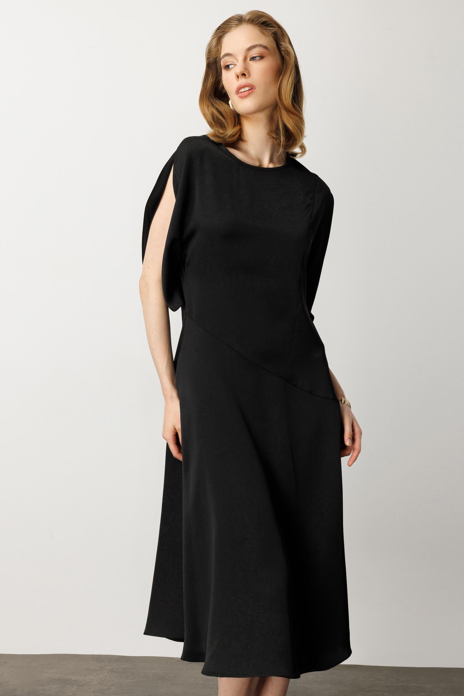 Saten Görünüm Kol Detaylı Elbise-SİYAH