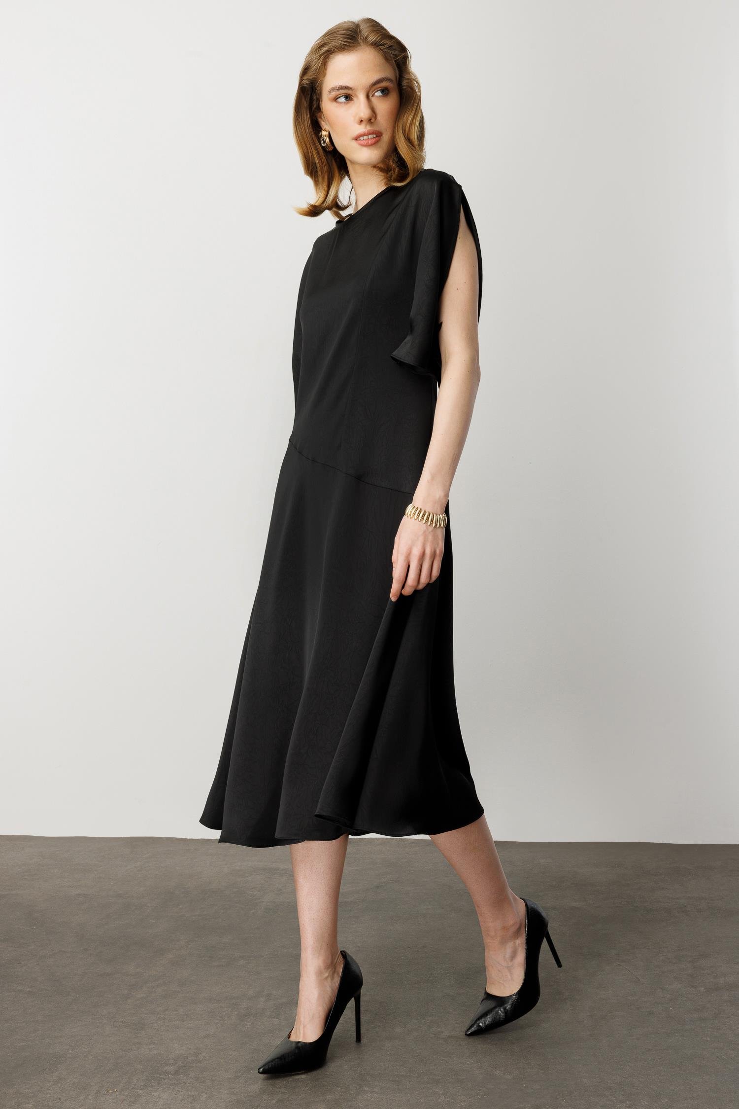 Saten Görünüm Kol Detaylı Elbise-SİYAH