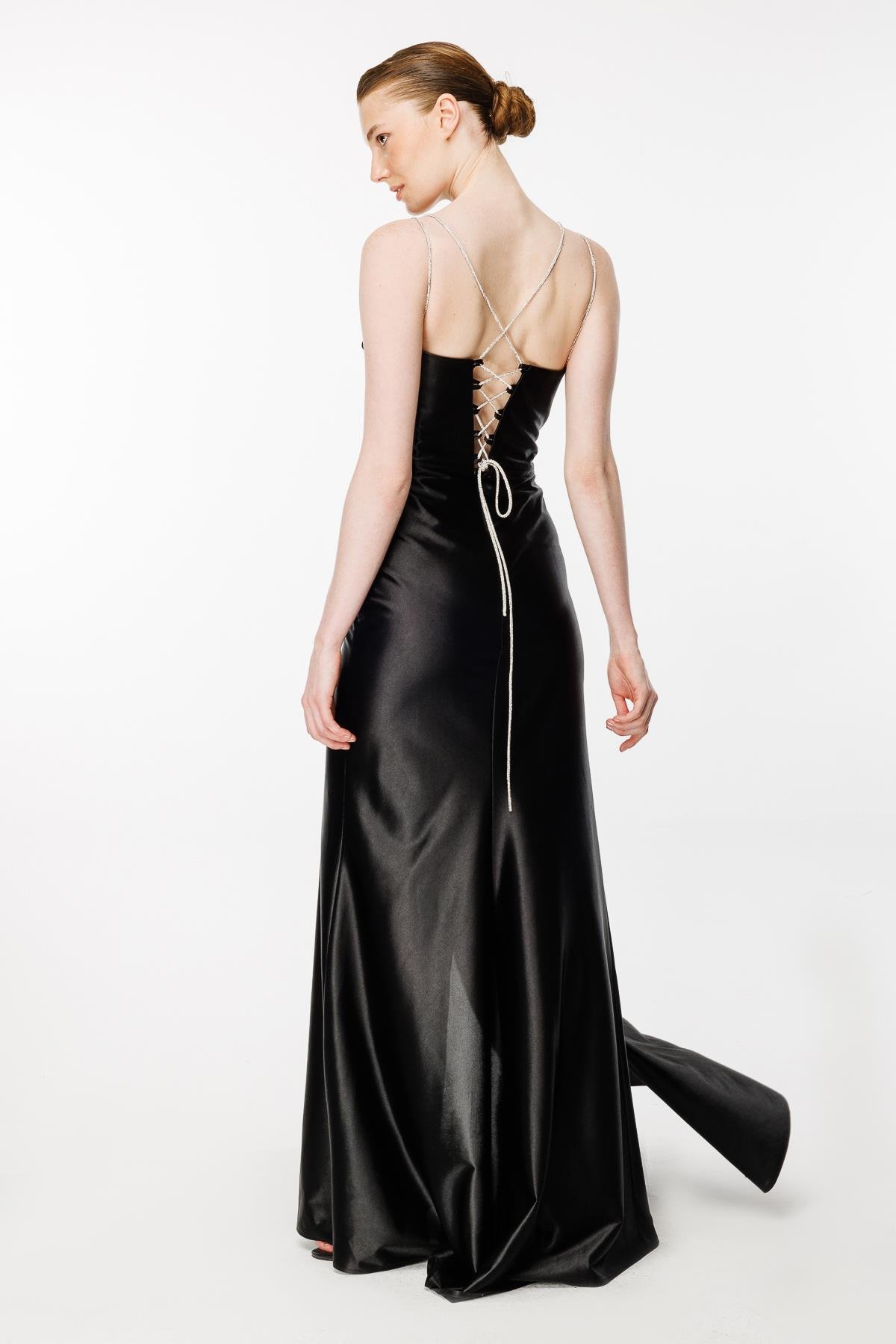 Simli İp Askılı Yırtmaçlı Saten Abiye - SİYAH