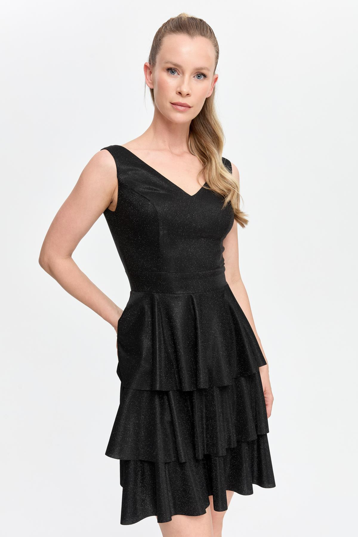 Simli ve Kat Kat Detaylı Kısa Abiye - SİYAH