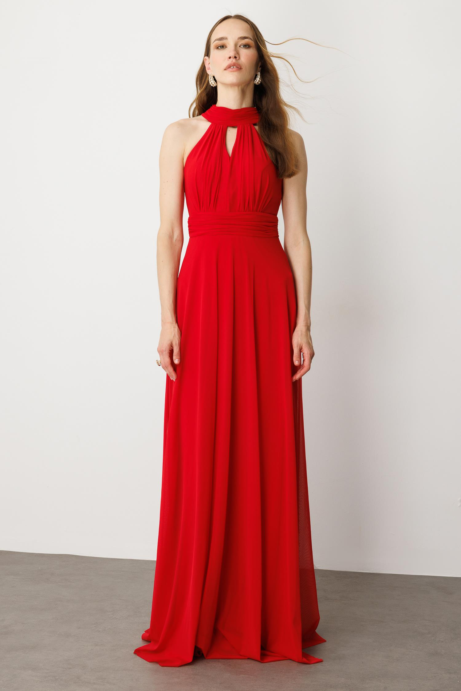 Sırt Dekolteli Kloş Etekli Tül Uzun Abiye Elbise-KIRMIZI