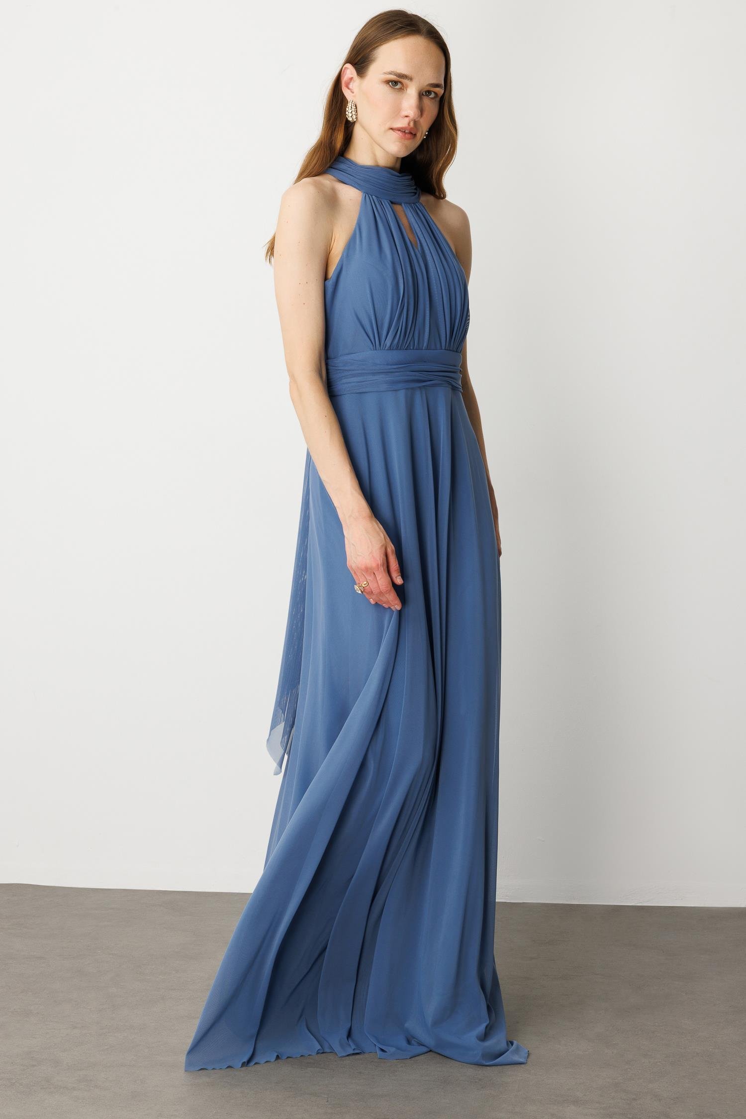 Sırt Dekolteli Kloş Etekli Tül Uzun Abiye Elbise-İNDİGO