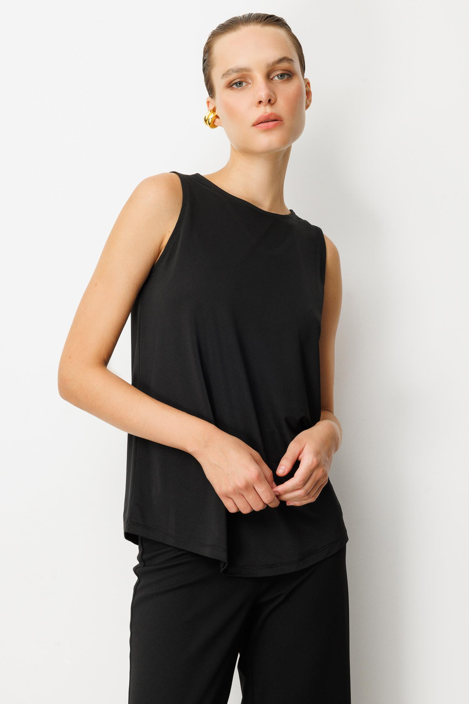 Sırt Detaylı Kolsuz Bluz-SİYAH