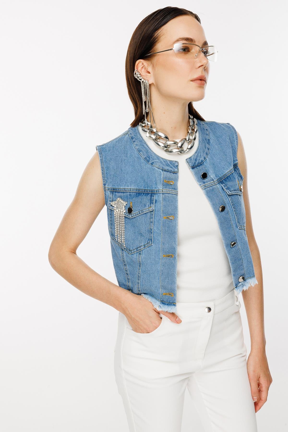 Taş Broş Detaylı Kısa Kot Yelek - A.MAVI