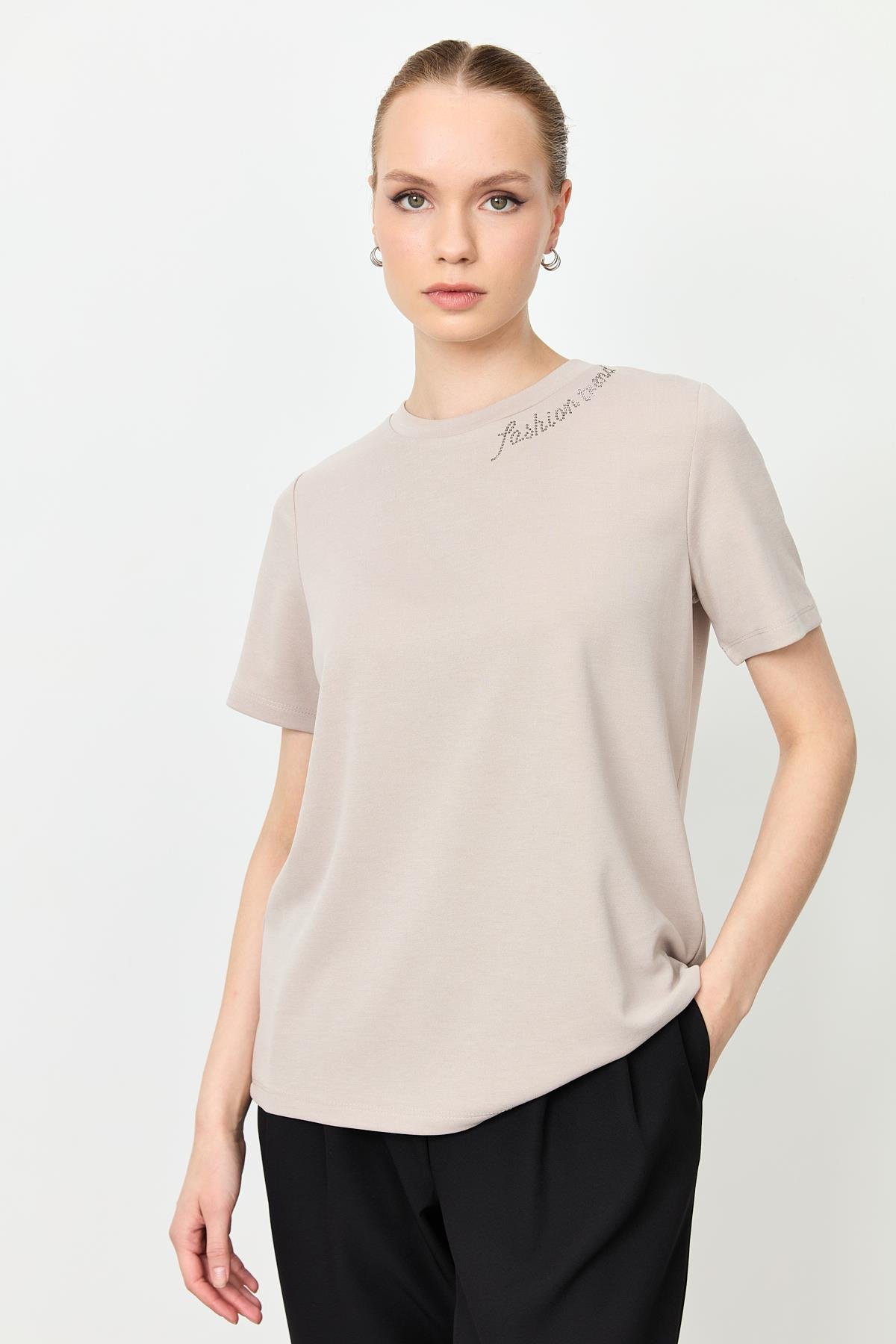 Taş Yazı Detaylı Bluz-BEJ