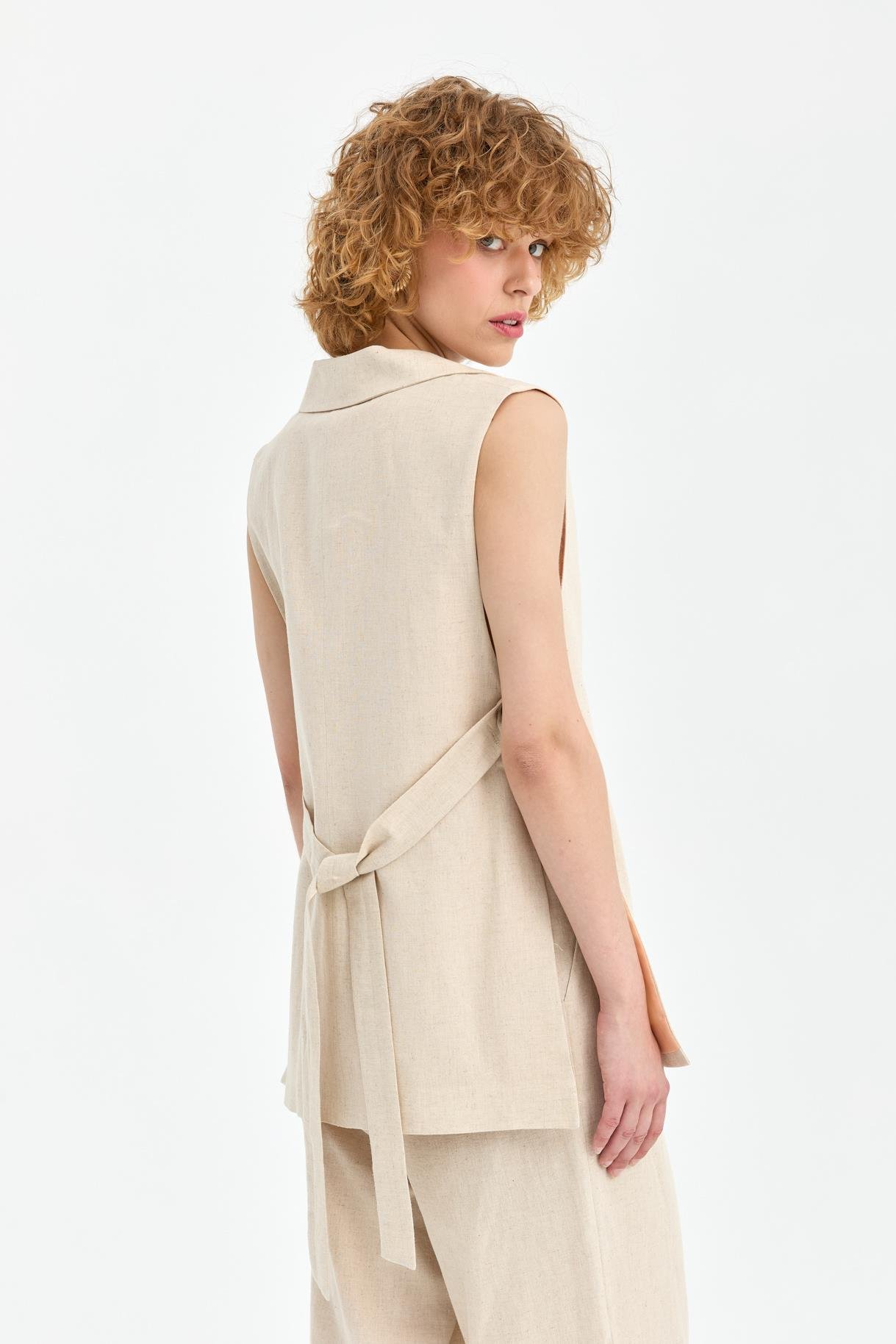 Tek Düğmeli ve Bel Bağlamalı Keten Yelek - BEJ