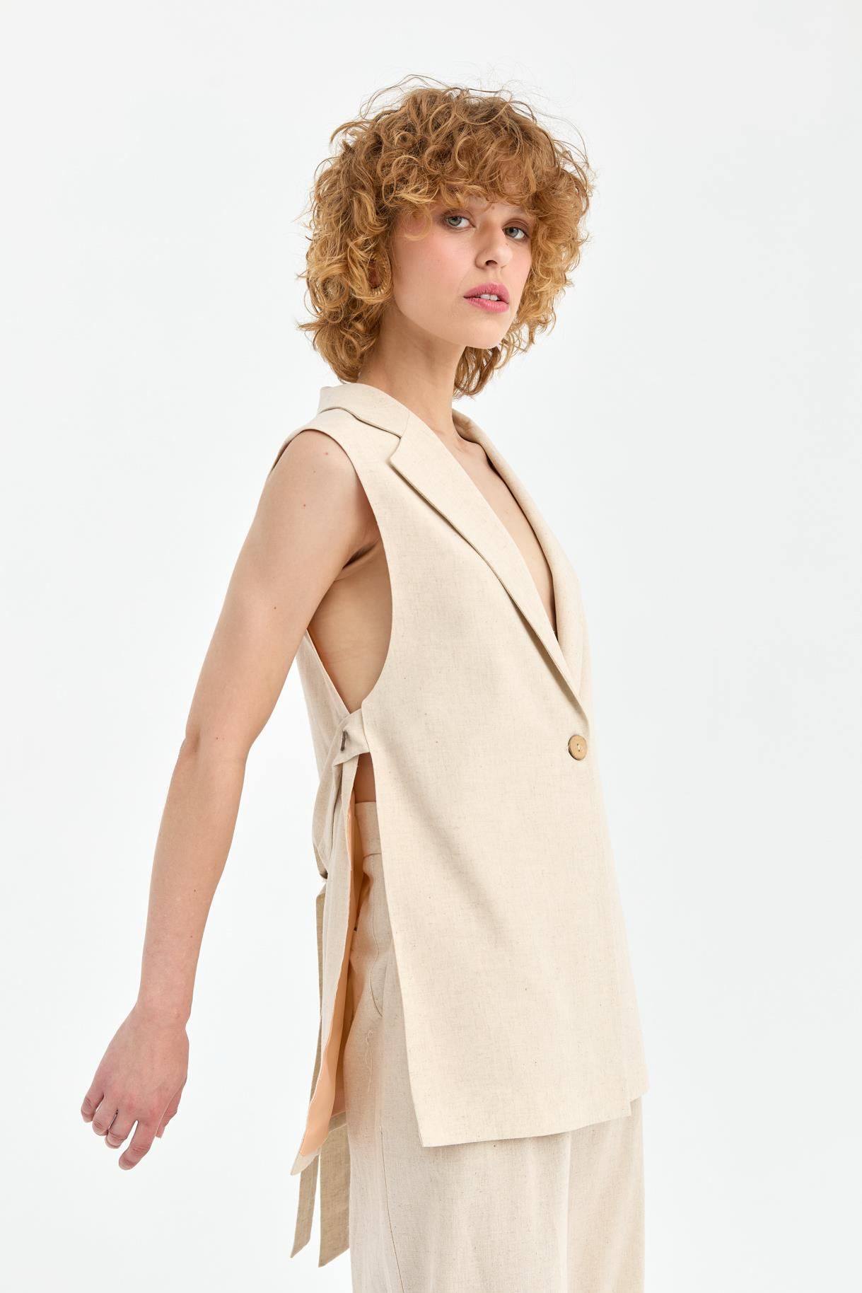 Tek Düğmeli ve Bel Bağlamalı Keten Yelek - BEJ