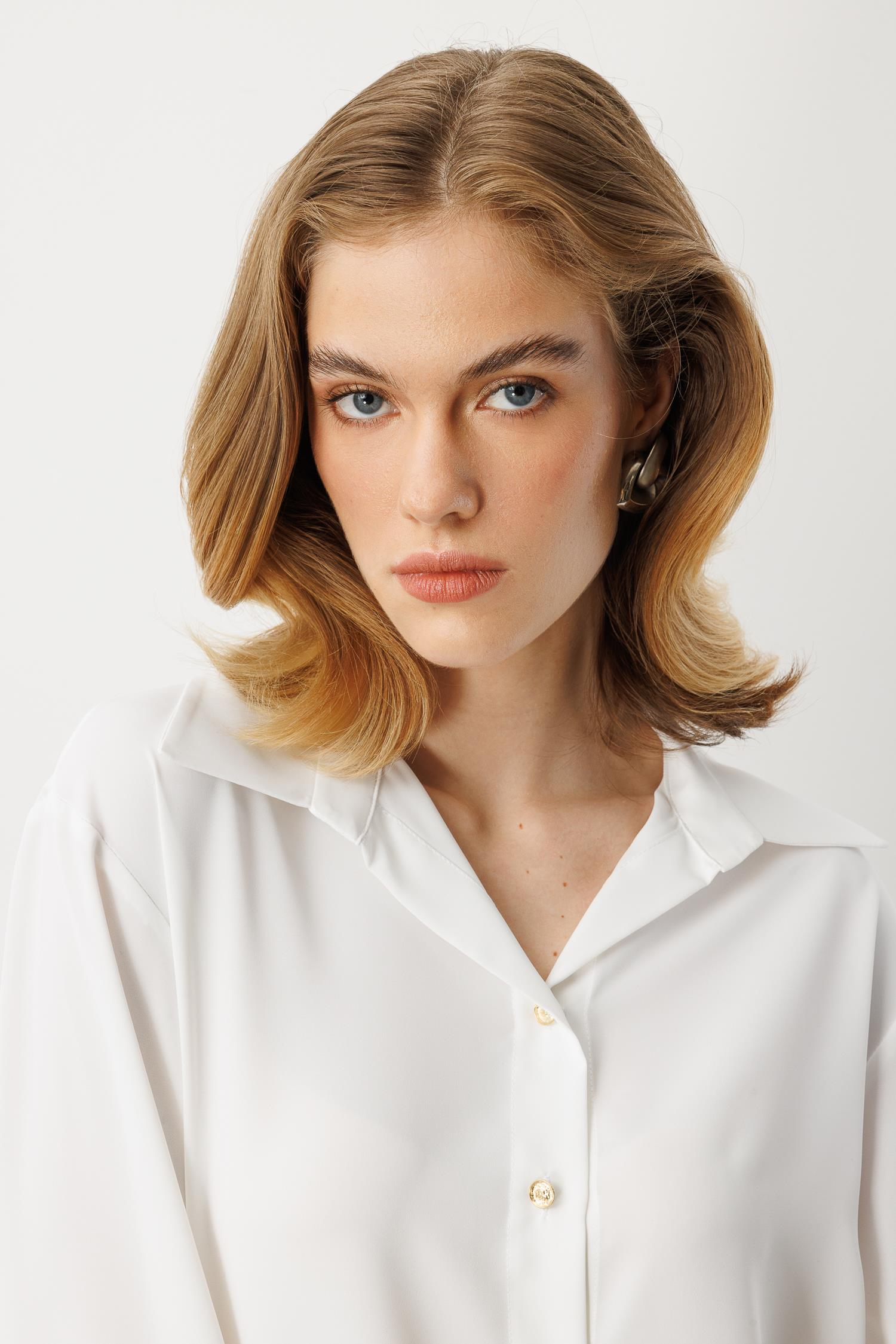 Truvakar Kol Taş Düğmeli Gömlek-KEMIK