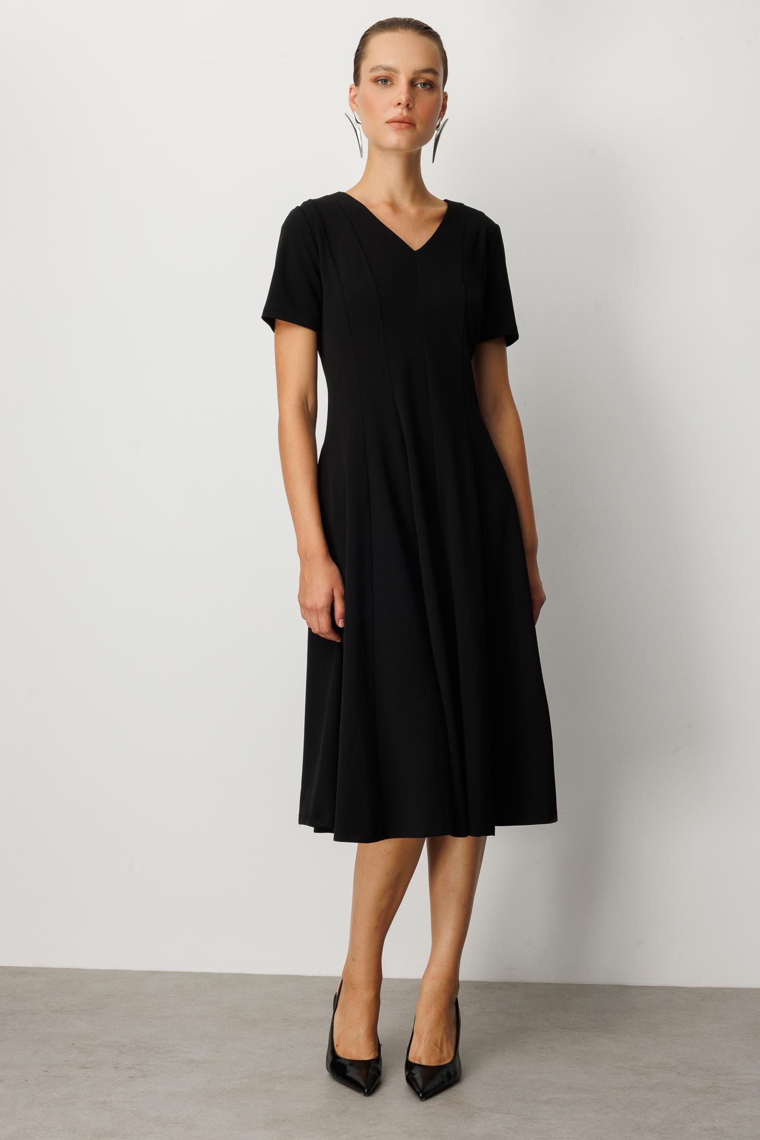 V Yaka Midi Elbise-SİYAH