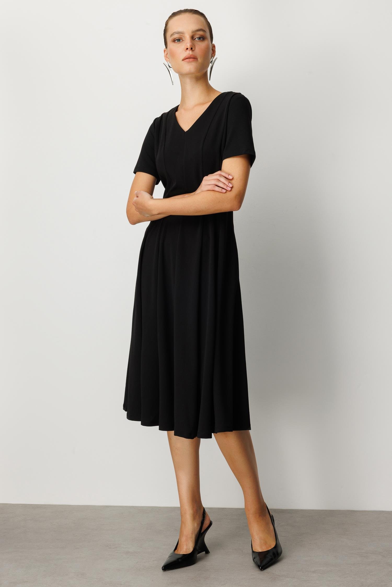 V Yaka Midi Elbise-SİYAH